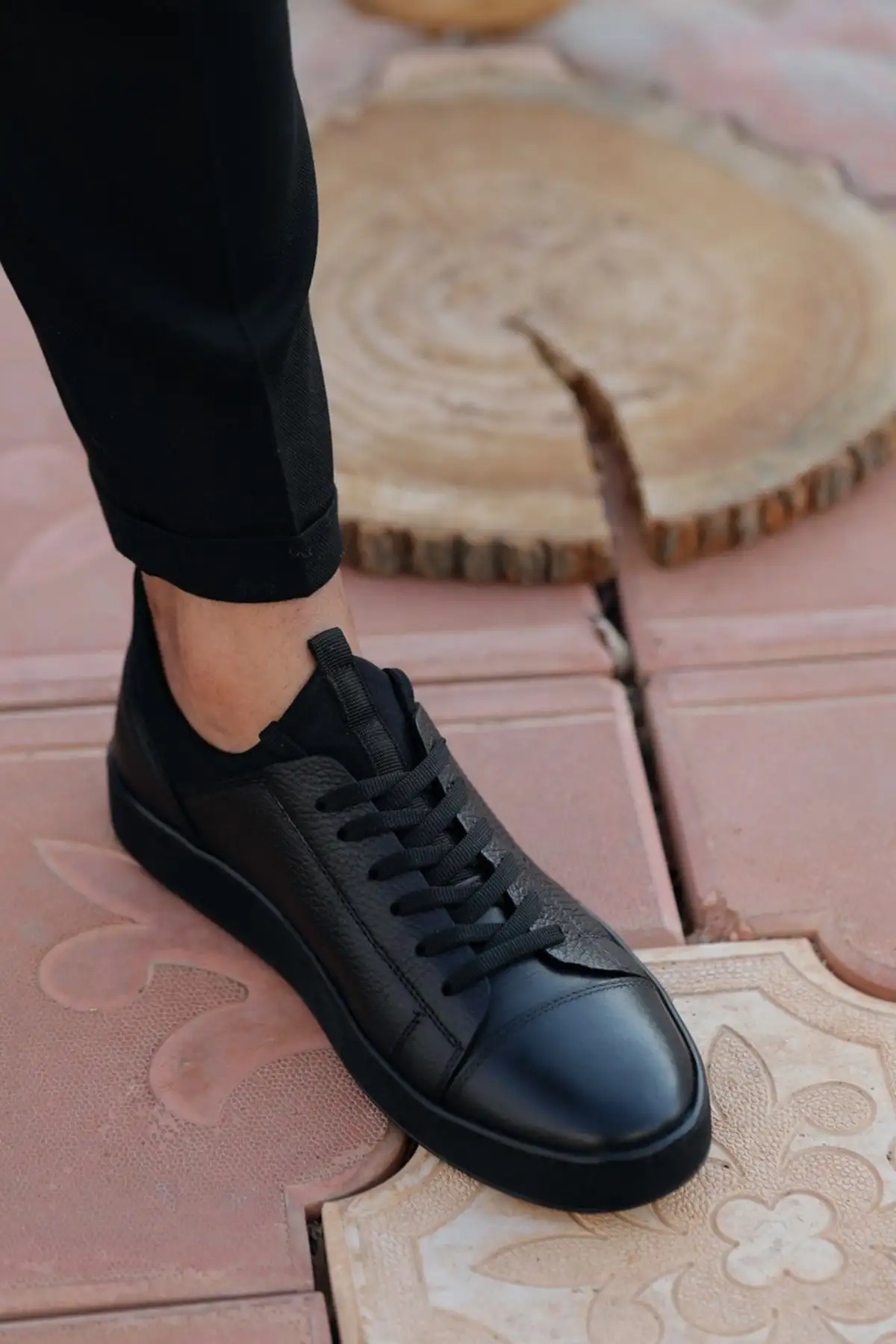 کفش روزمره مردانه   چرم طبیعی مشکی - 4787 کفش روزمره مردانه چرم طبیعی مشکی - 4787