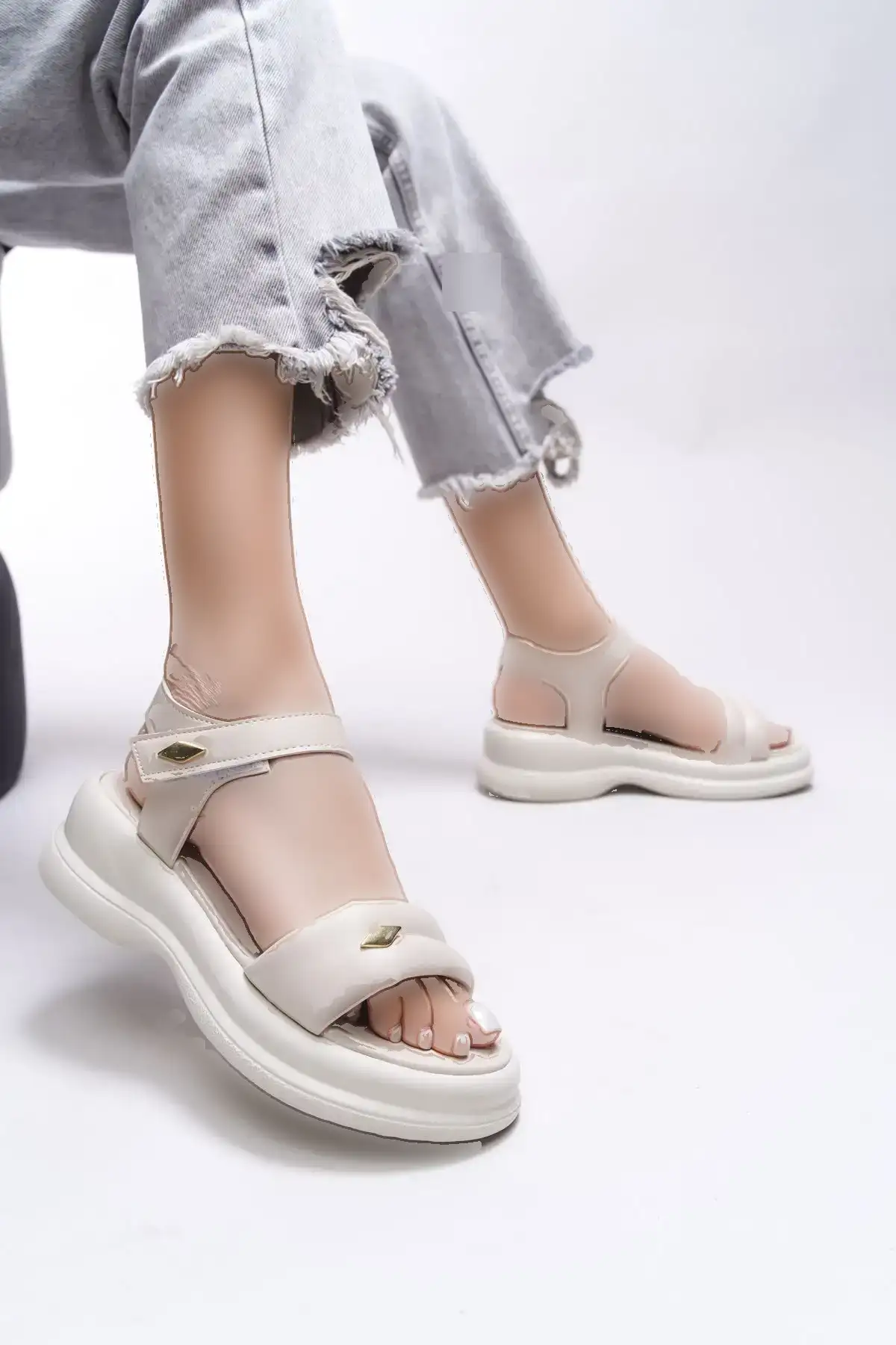 کفش صندل زنانه   بهادری ۰۰۱۲۱۰۳۰ بژ - 4678 کفش صندل زنانه بهادری ۰۰۱۲۱۰۳۰ بژ - 4678