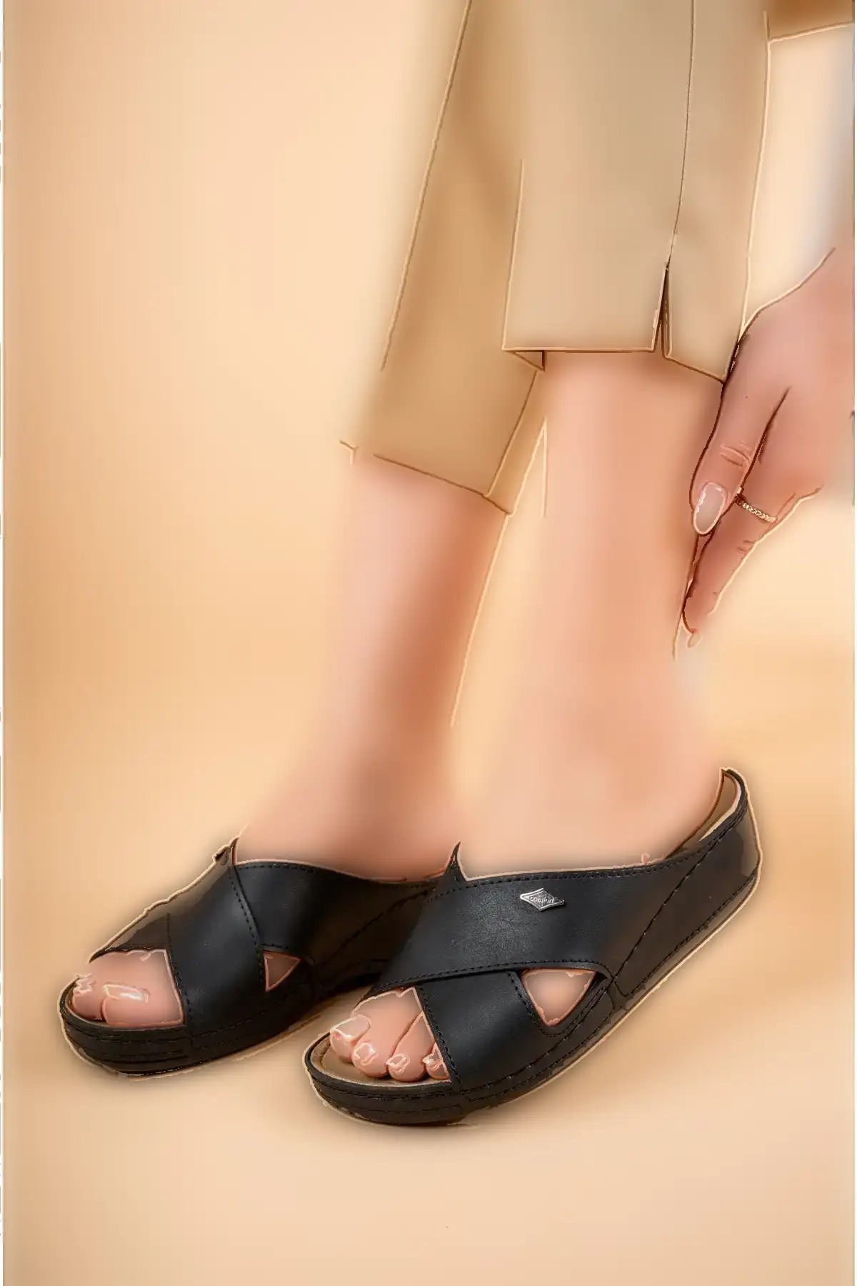 کفش راحتی خانه ترجمه نام محصول به فارسی: "دمپایی روزمره زنانه آناتولی با کفی آناتومیک و اورتپدیک" - 5252