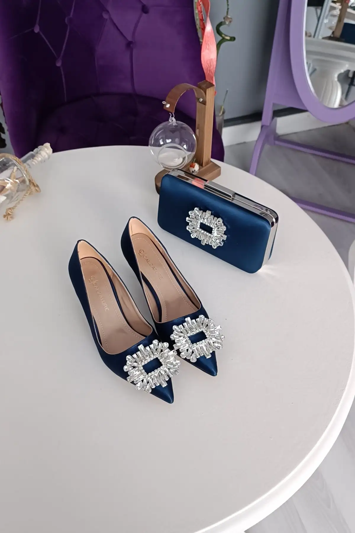 کفش اداری زنانه کیف کادو ست ساتن سرمهای با پاشنه ۷ سانتیمتر زنانه استیلتیو با سنگ قیمتی رومی - 3559 کفش اداری زنانه کیف کادو ست ساتن سرمهای با پاشنه ۷ سانتیمتر زنانه استیلتیو با سنگ قیمتی رومی - 3559