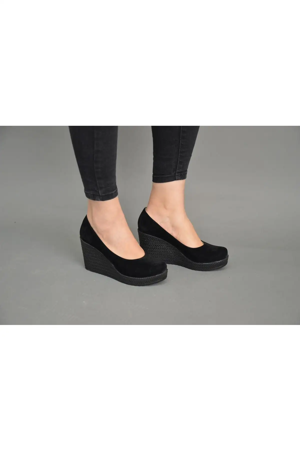 کفش پاشنه‌ بلند زنانه پاشنه مشکی سوئدی با کفی نرم و دکمه‌دار - 4313