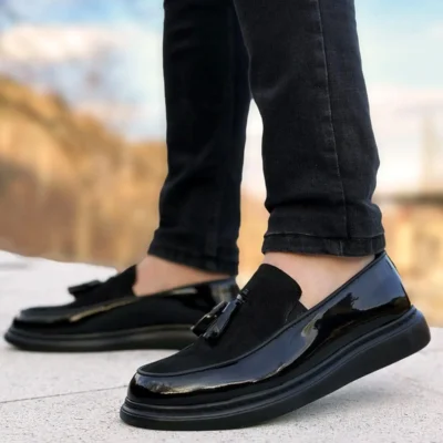 کفش رسمی مردانه به فارسی، این محصول به عنوان "کفش کلاسیک مردانه مشکی براق" ترجمه می‌شود. - 3930