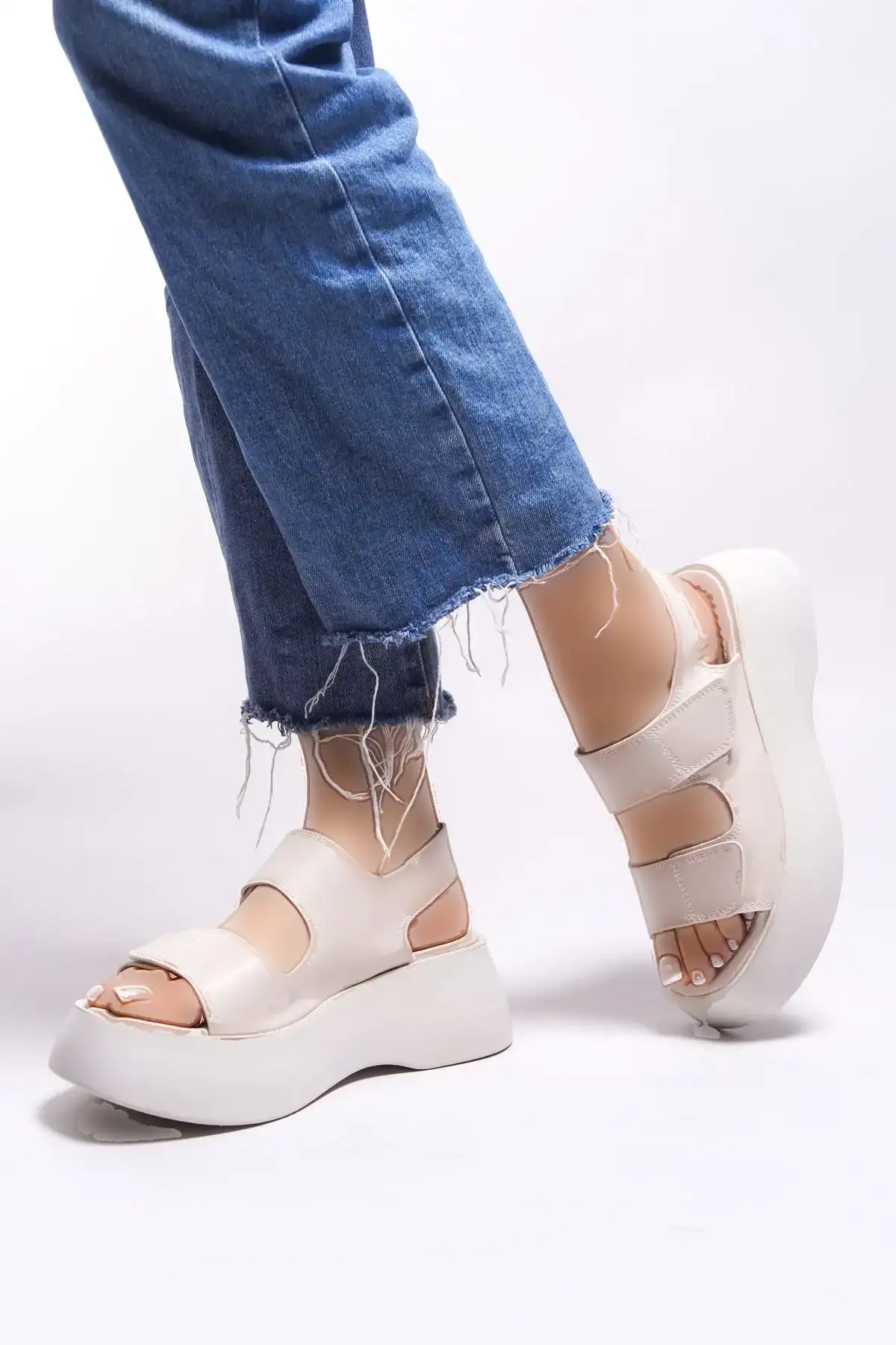 کفش صندل زنانه سندل  اولن ساری 0012804 به رنگ بژ جلدی - 4675 کفش صندل زنانه سندل اولن ساری 0012804 به رنگ بژ جلدی - 4675