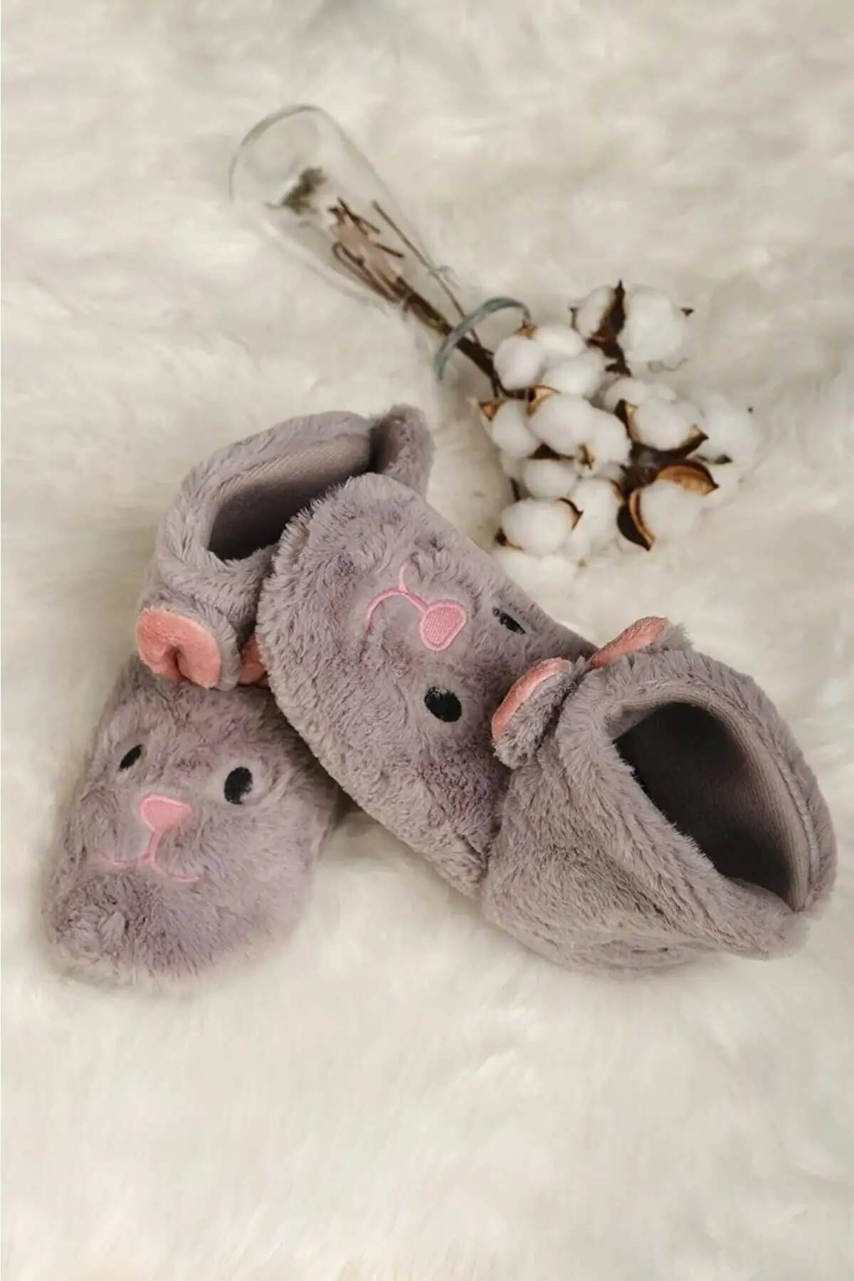 کفش دخترانه 1. بوت خانگی زنانه خاکستری
2. پاندوف بچگانه
3. بوت خانگی - 5214 کفش دخترانه 1. بوت خانگی زنانه خاکستری 2. پاندوف بچگانه 3. بوت خانگی - 5214