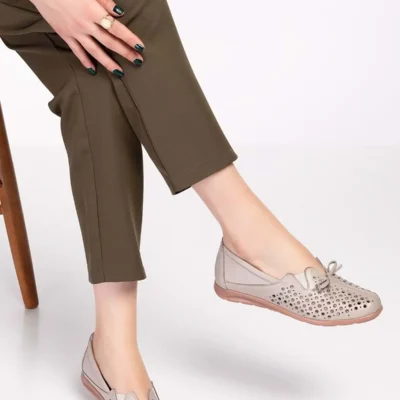 کفش تخت زنانه روزمره با کفی ارتوپدیک از چرم طبیعی - مدل اسفا 2605 - 4547