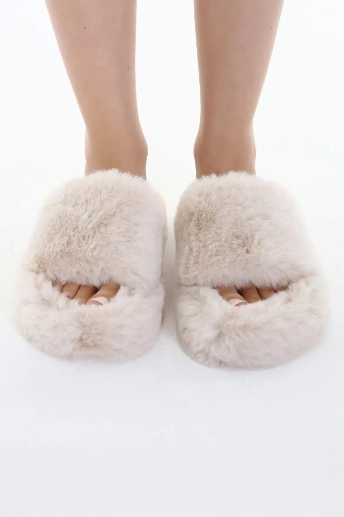 کفش راحتی خانه   زنانه با کرم نرم و پشمالو 3 سانتی متر مدل BYND01 - 3985 کفش راحتی خانه زنانه با کرم نرم و پشمالو 3 سانتی متر مدل BYND01 - 3985