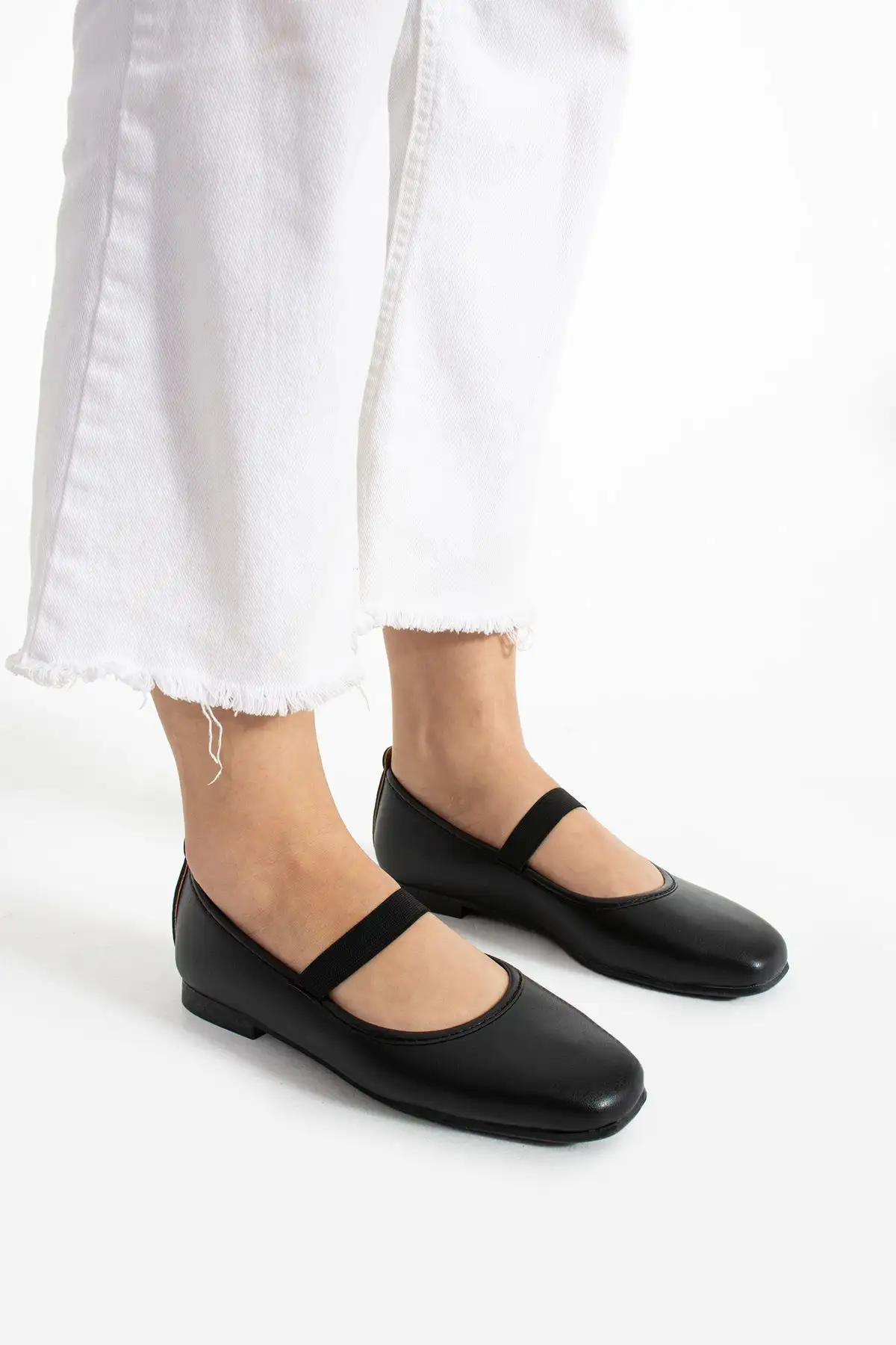 کفش اداری زنانه کفش زنانه راحتی مشکی با بند - شیک و سبک برای کار و استفاده روزمره - 3535 کفش اداری زنانه کفش زنانه راحتی مشکی با بند - شیک و سبک برای کار و استفاده روزمره - 3535