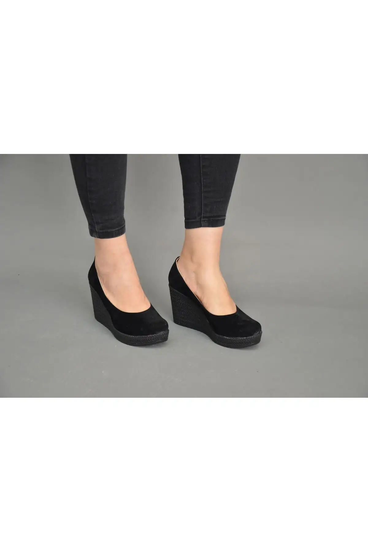 کفش پاشنه‌ بلند زنانه پاشنه مشکی سوئدی با کفی نرم و دکمه‌دار - 4313