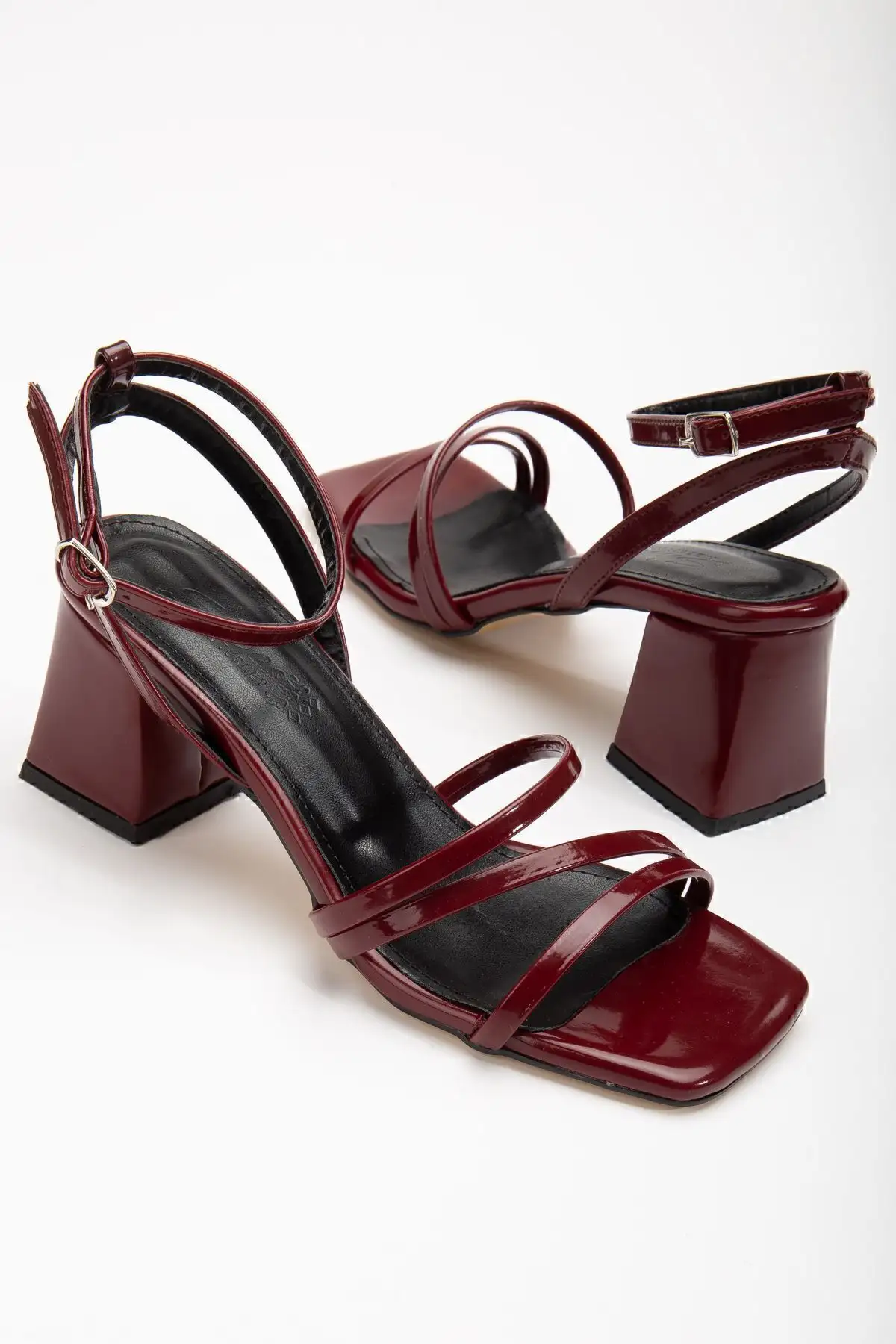 کفش صندل زنانه سندل  با بند و پاشنه - 4063 کفش صندل زنانه سندل با بند و پاشنه - 4063