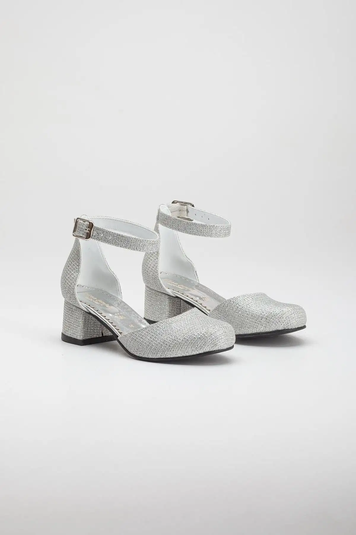 کفش دخترانه  پاشنهدار مجلسی  نقرهای - 5211 کفش دخترانه پاشنهدار مجلسی نقرهای - 5211