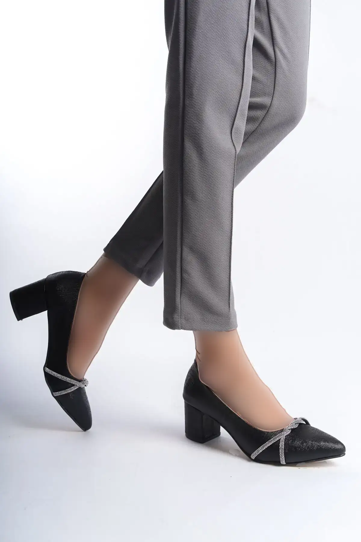 کفش اداری زنانه کفش مجلسی زنانه پاشنه بلند با نوک تیز و تزئینات سنگی - 3556 کفش اداری زنانه کفش مجلسی زنانه پاشنه بلند با نوک تیز و تزئینات سنگی - 3556