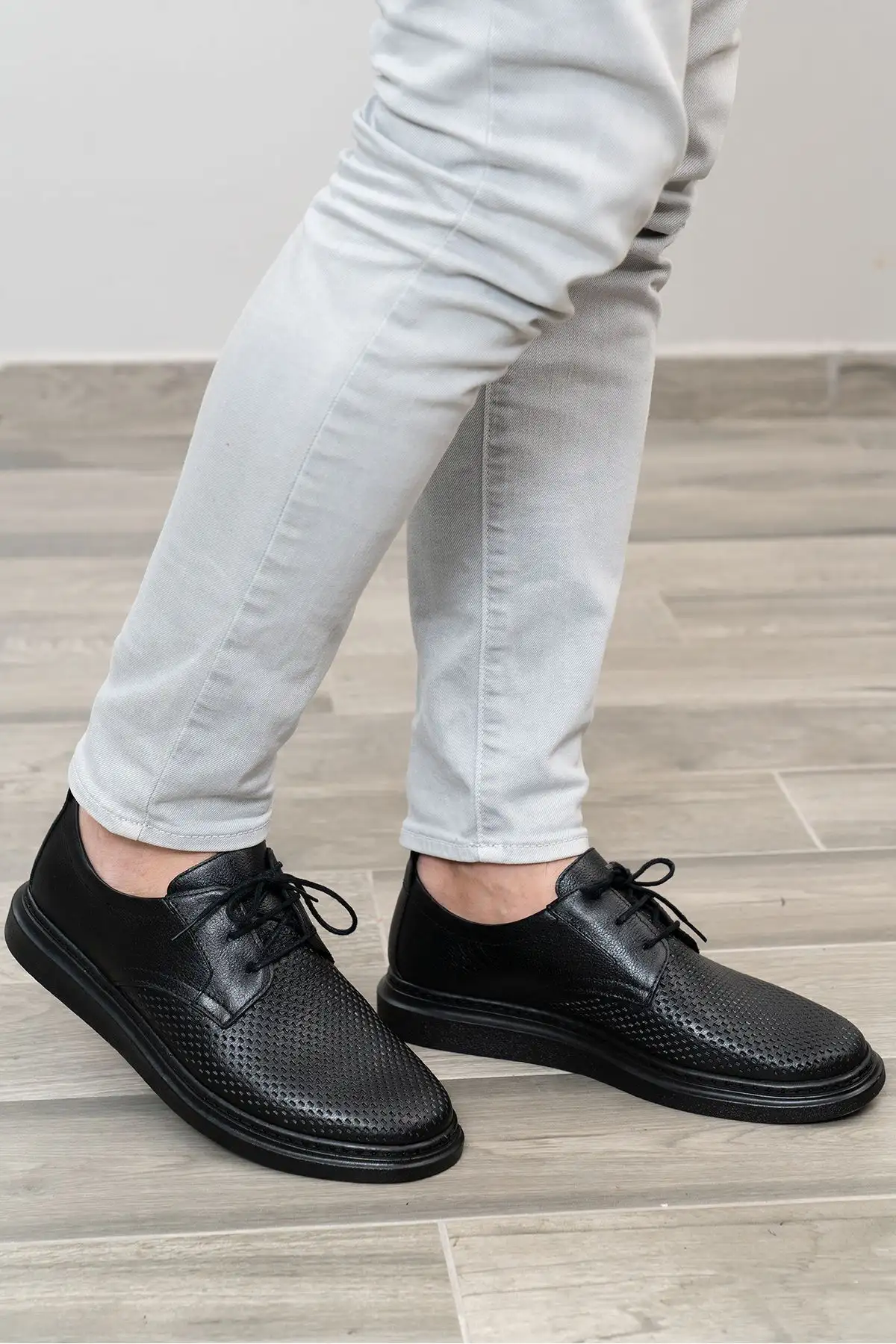 کفش رسمی مردانه 1.  کلاسیک
2.   از جنس چرم طبیعی
3.  روزمره
4.  تابستانی
5.  کژوال - 4752 کفش رسمی مردانه 1. کلاسیک 2. از جنس چرم طبیعی 3. روزمره 4. تابستانی 5. کژوال - 4752