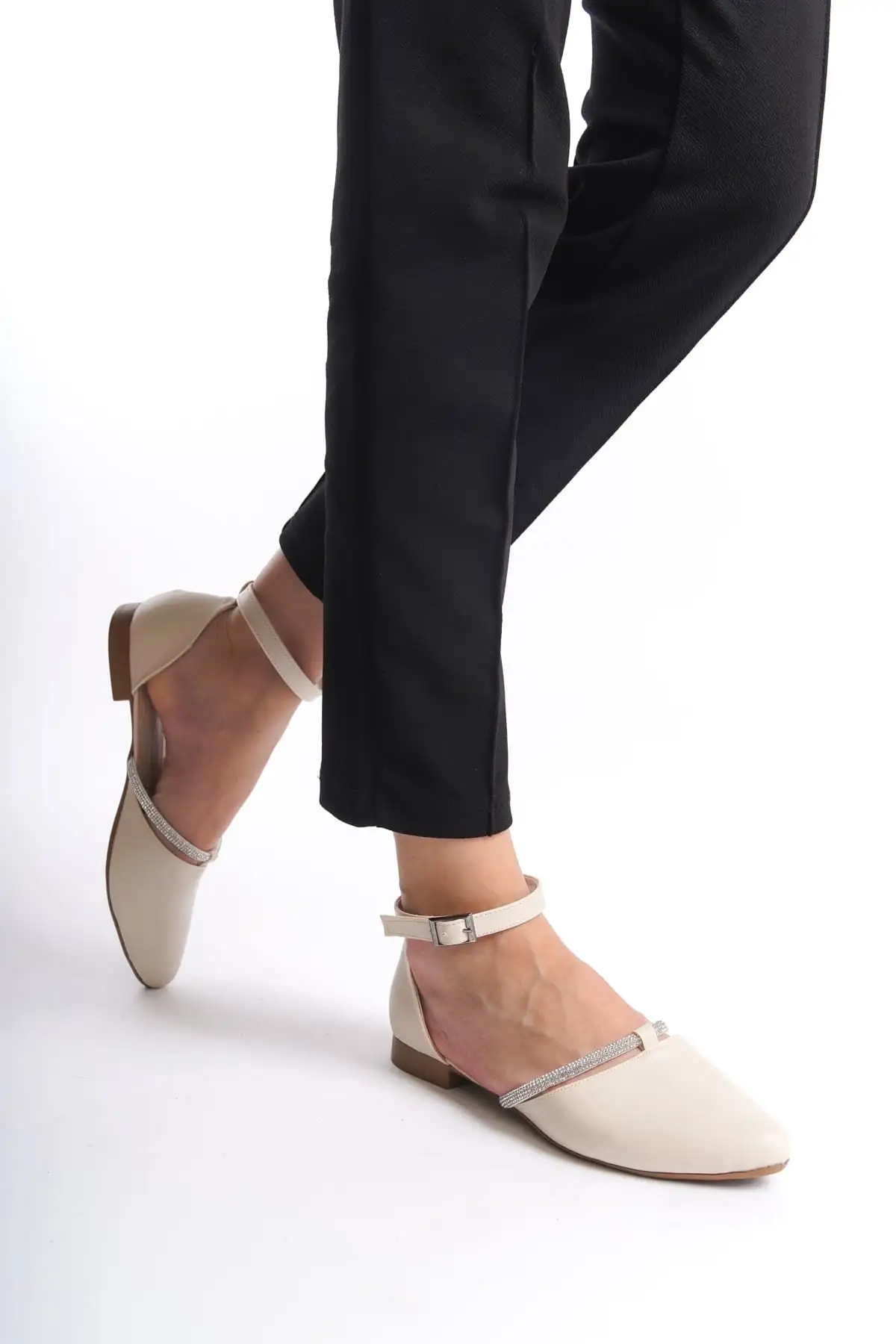 کفش تخت زنانه بالشتکی راحت با جزئیات سنگی AURORA مدل KT رنگ کرم - 5338