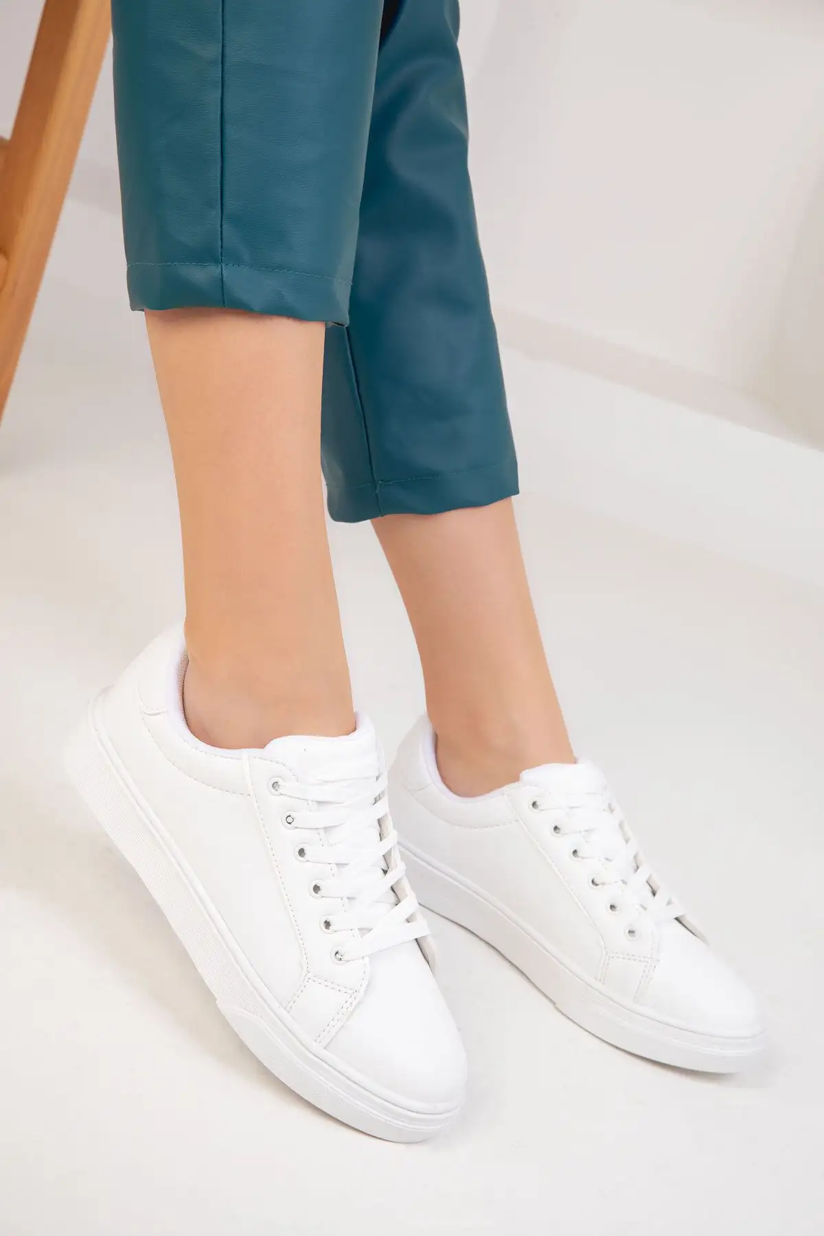 کفش زنانه  اسنیکر  سفید 14395 - 4059 کفش زنانه اسنیکر سفید 14395 - 4059