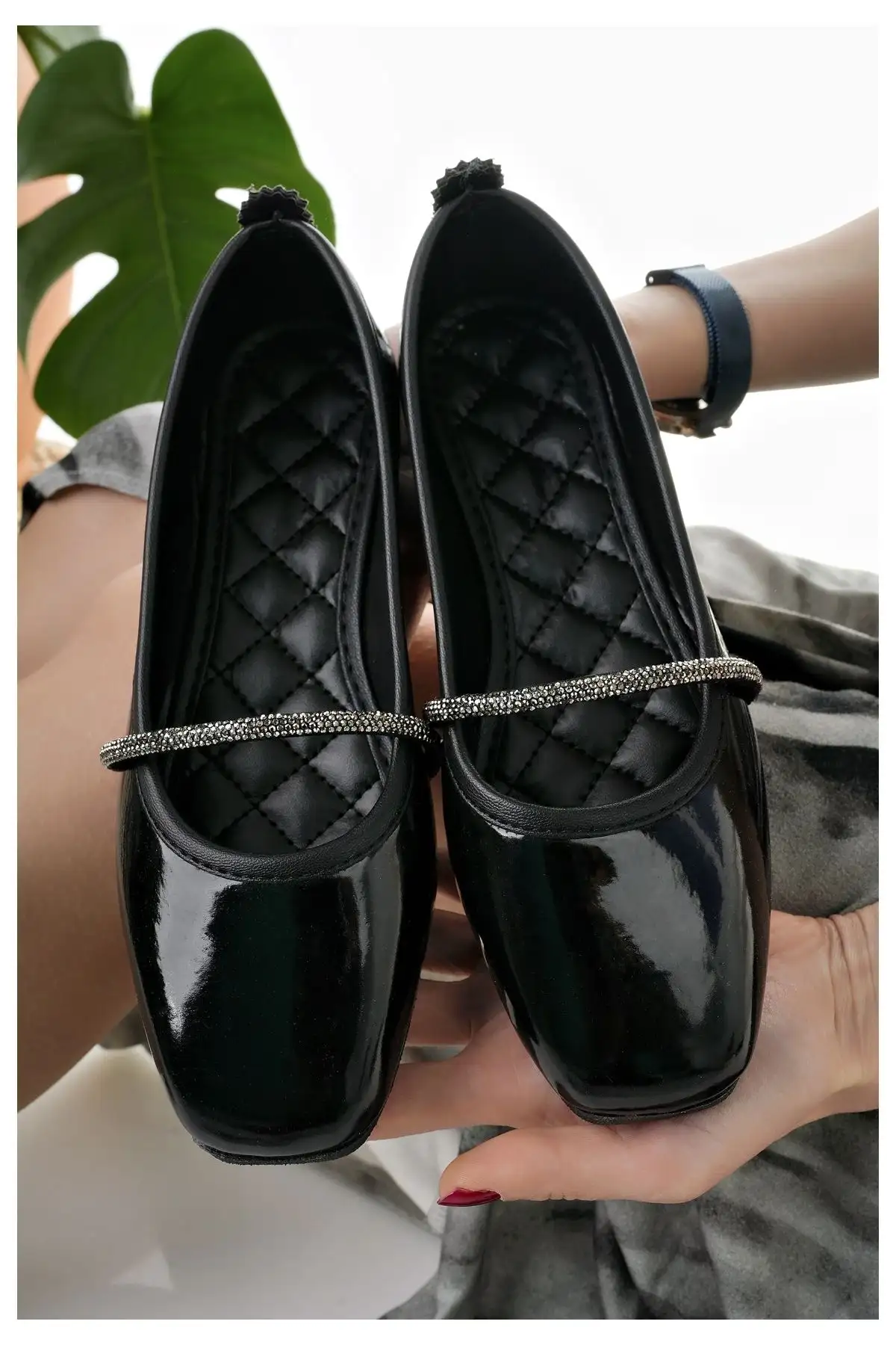 کفش اداری زنانه پاپوش  مشکی براق با سنگهای تزیینی -  شیک مناسب خانه، کار و استفاده روزمره - 4263 کفش اداری زنانه پاپوش مشکی براق با سنگهای تزیینی - شیک مناسب خانه، کار و استفاده روزمره - 4263