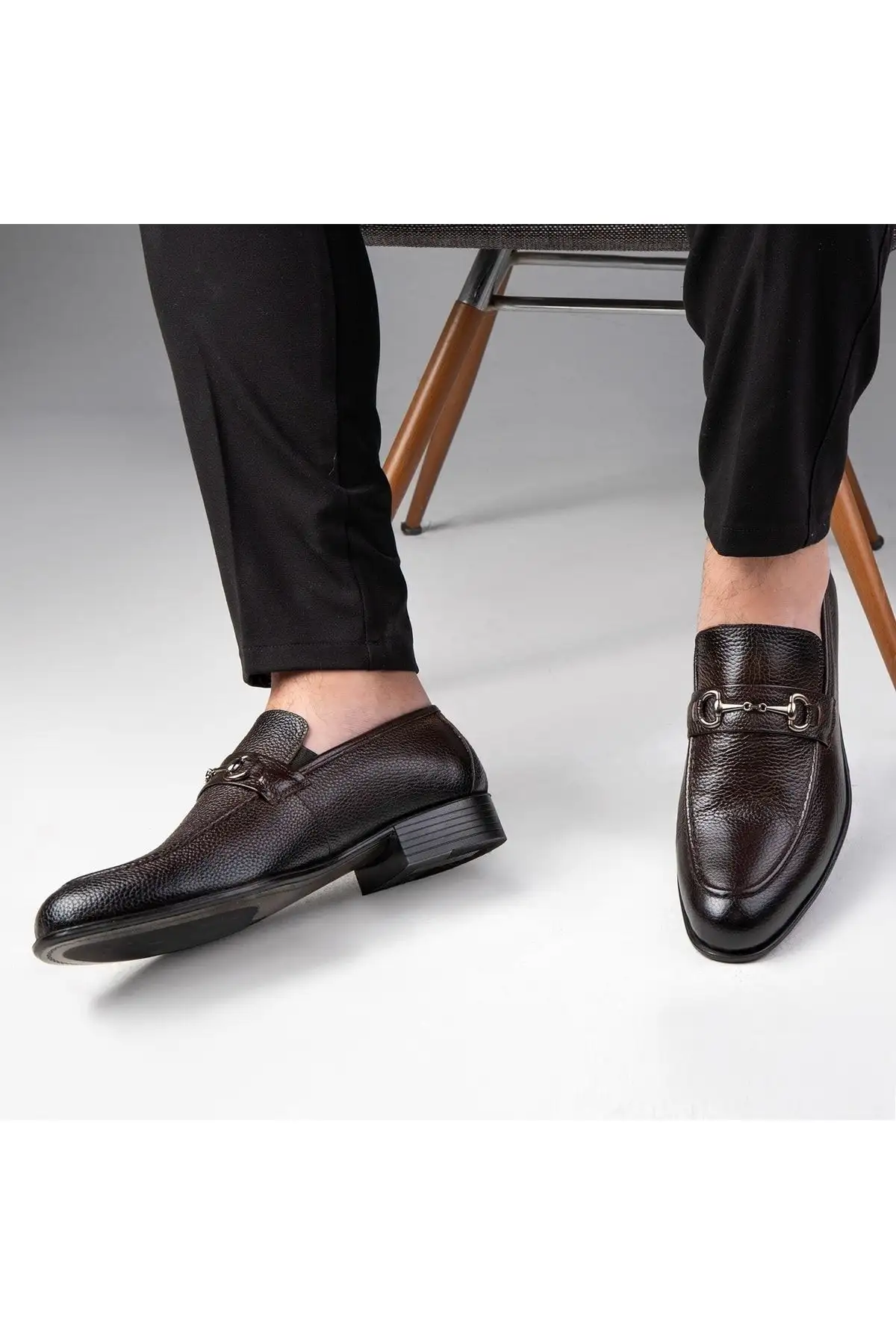 کفش مردانه - کفش کلاسیک مردانه پوست طبیعی سیدرو
- کفش کلاسیک مدل لوفر
- کفش ماکوزن - 3276 کفش مردانه - کفش کلاسیک مردانه پوست طبیعی سیدرو - کفش کلاسیک مدل لوفر - کفش ماکوزن - 3276