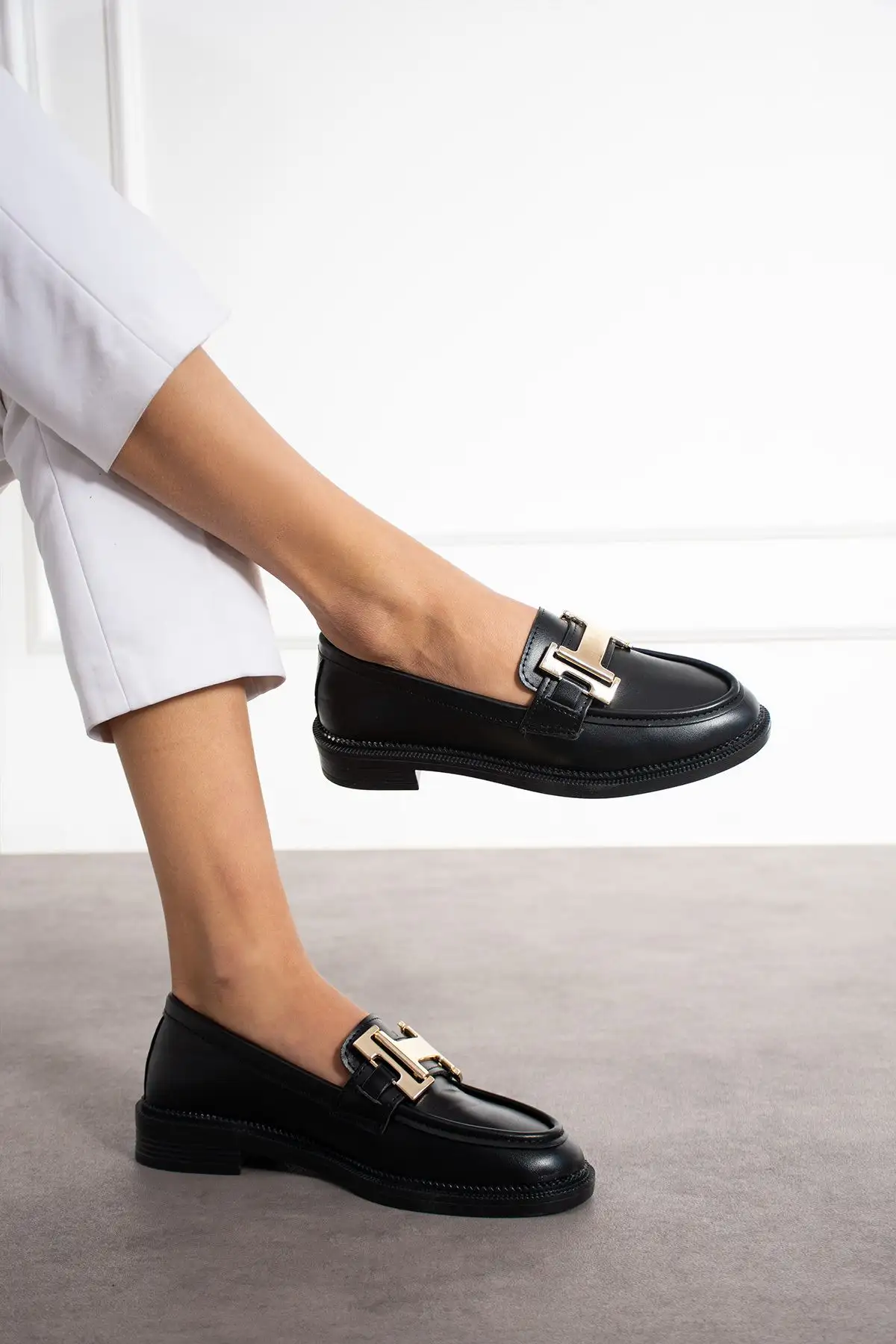 کفش تخت زنانه کفش لوفر کلاسیک زنانه سیاه چرم روزمره راحت با سگک کلاوانیز - 3232 کفش تخت زنانه کفش لوفر کلاسیک زنانه سیاه چرم روزمره راحت با سگک کلاوانیز - 3232