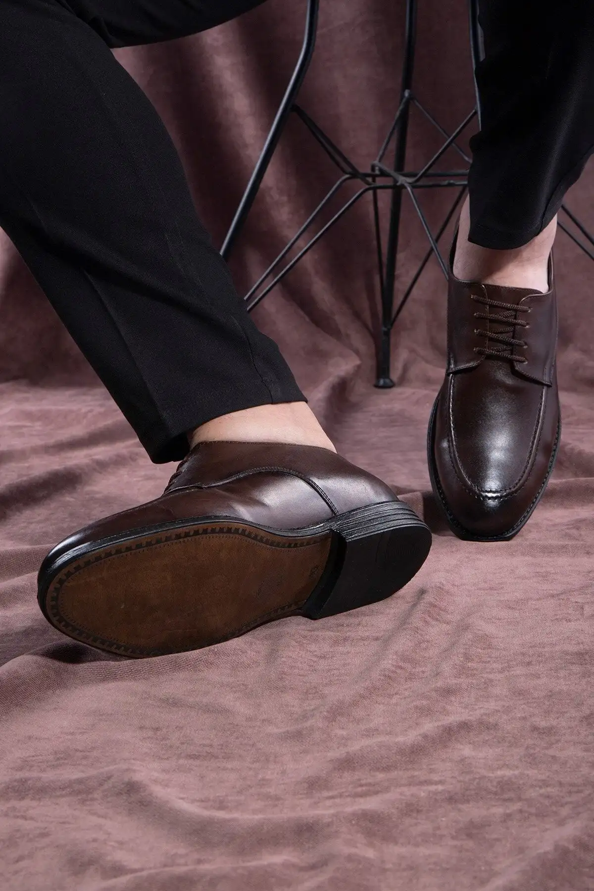 کفش مردانه 1. کفش کلاسیک مردانه چرم طبیعی تیرا
2. کفش کلاسیک دری (Derby)
3. کفش کلاسیک با بند - 3277 کفش مردانه 1. کفش کلاسیک مردانه چرم طبیعی تیرا 2. کفش کلاسیک دری (Derby) 3. کفش کلاسیک با بند - 3277