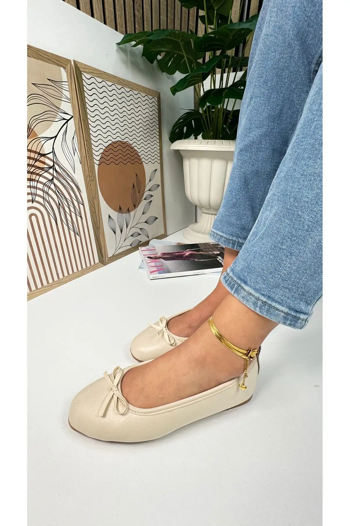 کفش تخت زنانه های باله  روزمره بژ با نوک بیضی، تزیین فانتزی با طرح کروکودیل، راحت و با زیره دندانهدار 112 - 4525 کفش تخت زنانه های باله روزمره بژ با نوک بیضی، تزیین فانتزی با طرح کروکودیل، راحت و با زیره دندانهدار 112 - 4525