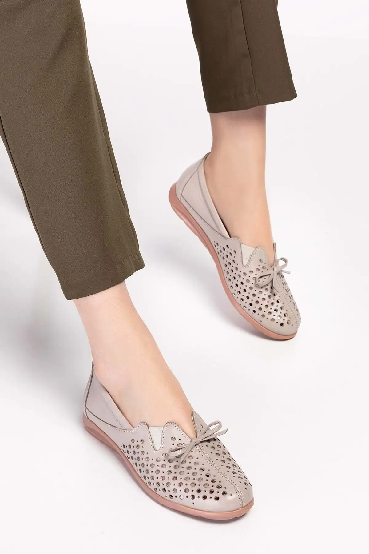 کفش تخت زنانه  روزمره با کفی ارتوپدیک از چرم طبیعی - مدل اسفا 2605 - 4547 کفش تخت زنانه روزمره با کفی ارتوپدیک از چرم طبیعی - مدل اسفا 2605 - 4547