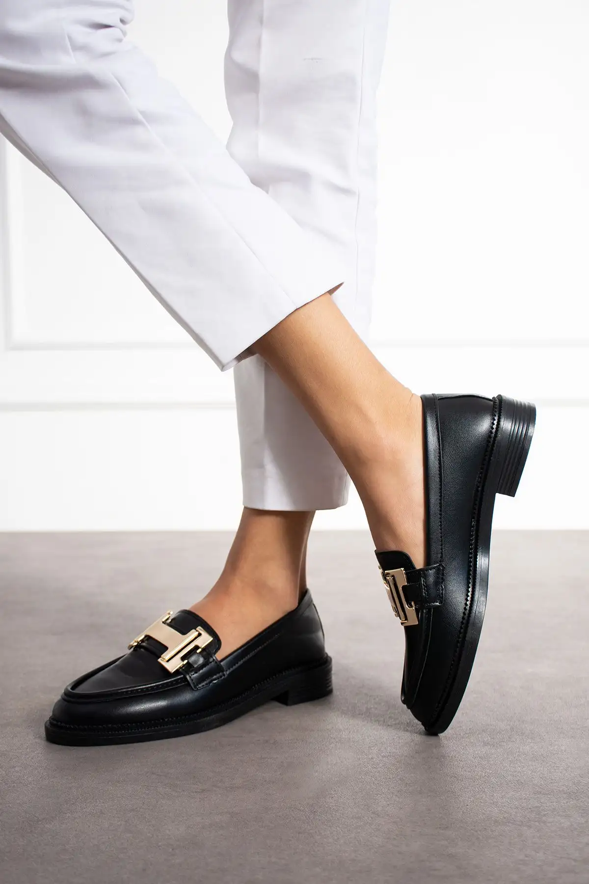 کفش تخت زنانه کفش لوفر کلاسیک زنانه سیاه چرم روزمره راحت با سگک کلاوانیز - 3232 کفش تخت زنانه کفش لوفر کلاسیک زنانه سیاه چرم روزمره راحت با سگک کلاوانیز - 3232