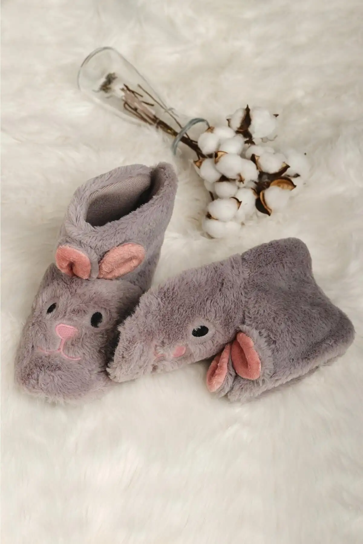 کفش دخترانه 1. بوت خانگی زنانه خاکستری
2. پاندوف بچگانه
3. بوت خانگی - 5214 کفش دخترانه 1. بوت خانگی زنانه خاکستری 2. پاندوف بچگانه 3. بوت خانگی - 5214