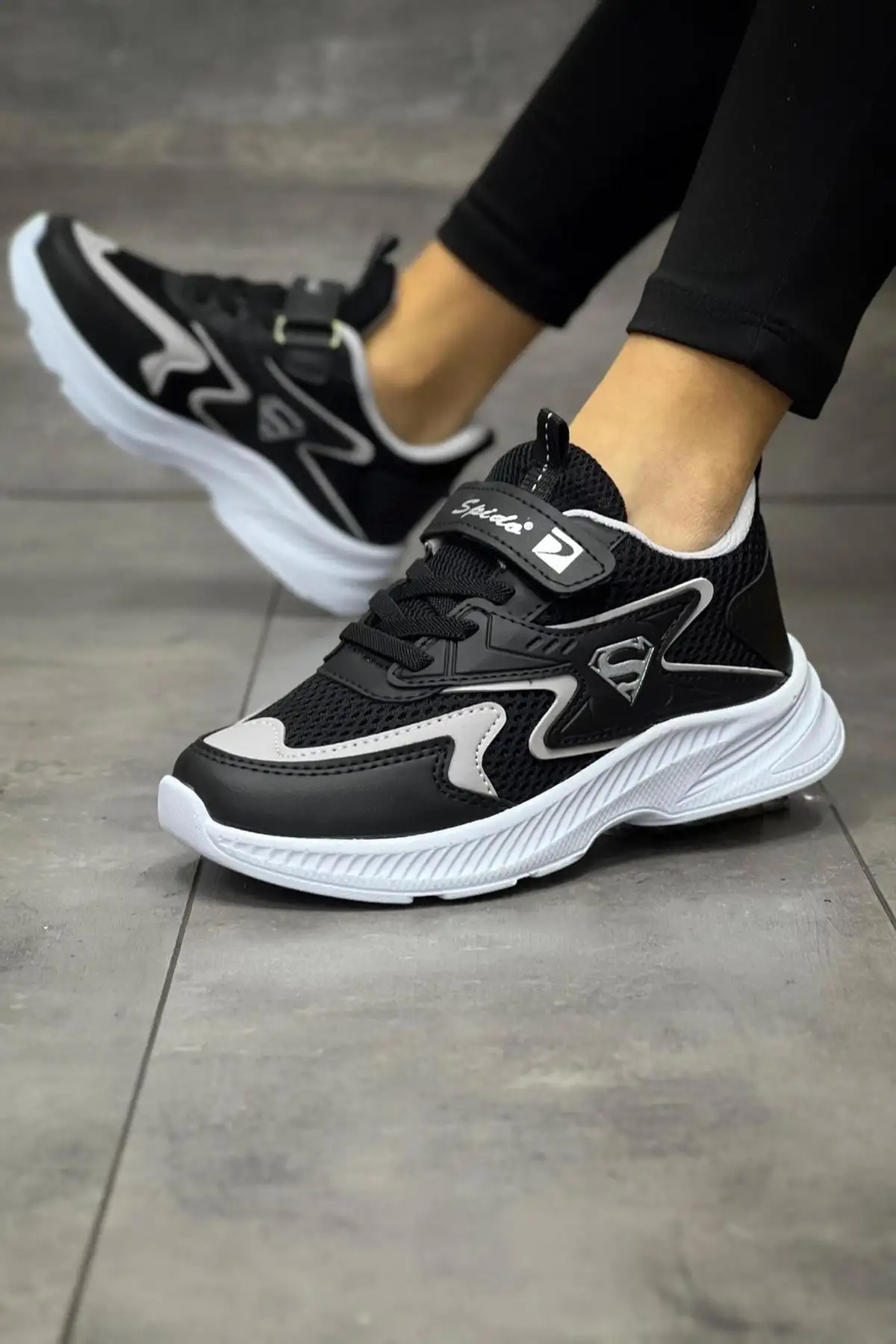 کفش بچگانه کفش ورزشی یونیسکس مشکی با بند و چسب، سبک و انعطافپذیر با قابلیت تنفس برای کودکان - 3595 کفش بچگانه کفش ورزشی یونیسکس مشکی با بند و چسب، سبک و انعطافپذیر با قابلیت تنفس برای کودکان - 3595