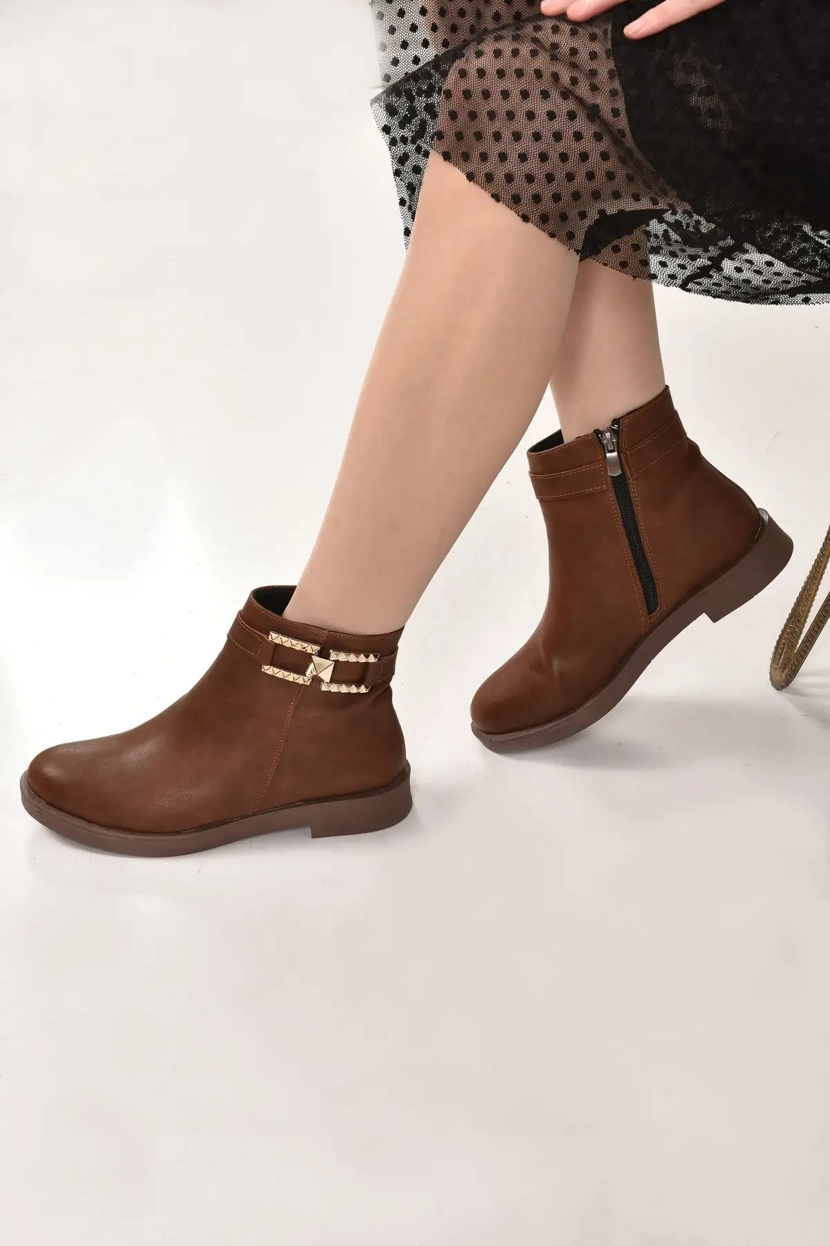 بوت و نیم بوت زنانه چکمه چلسی رزمره با جزئیات بند - 4988 بوت و نیم بوت زنانه چکمه چلسی رزمره با جزئیات بند - 4988