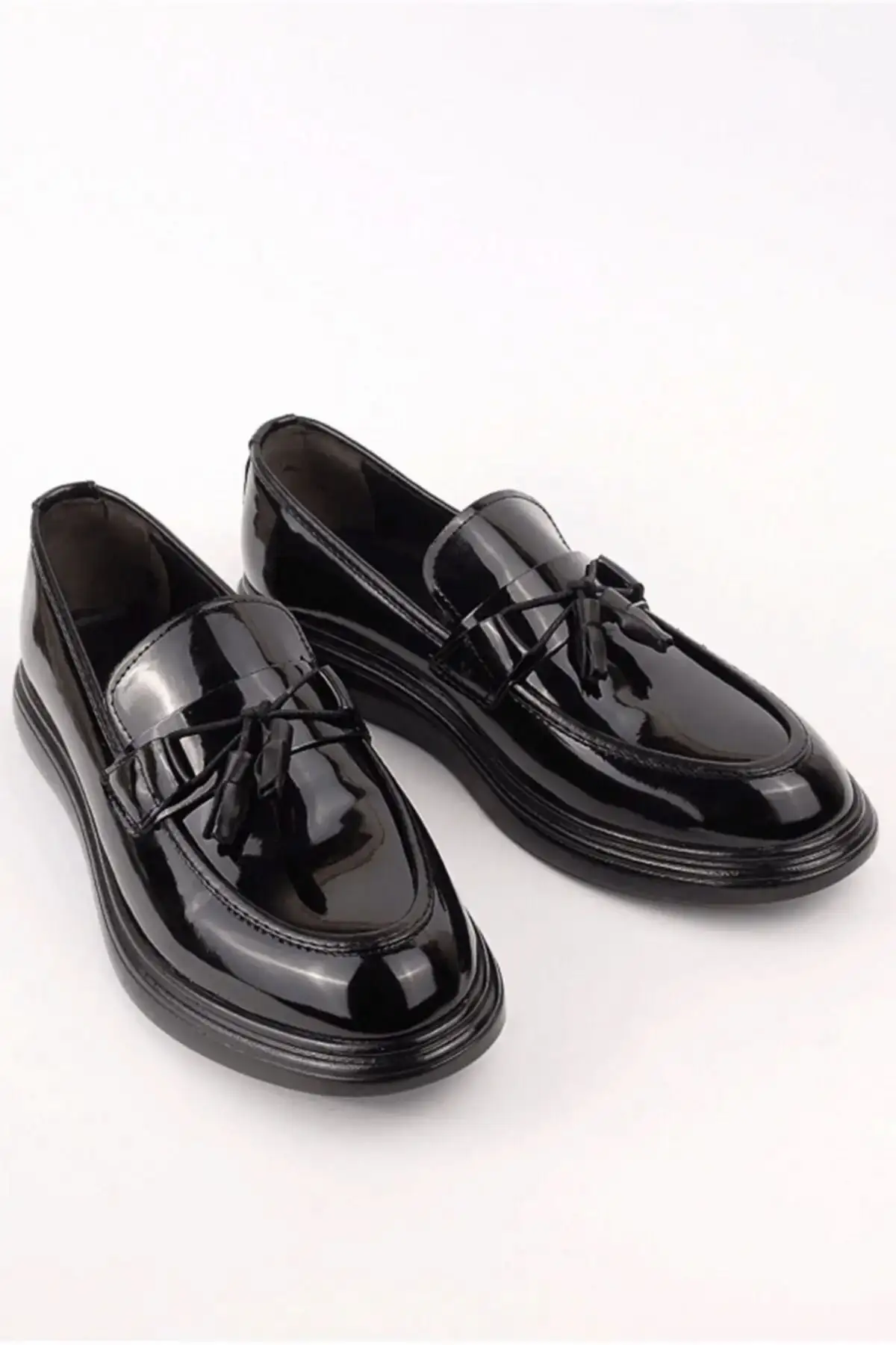 کفش رسمی مردانه  کلاسیک  مشکی براق چرم با آویز، مناسب برای استفاده روزمره و مراسم عروسی و نامزدی - 4729 کفش رسمی مردانه کلاسیک مشکی براق چرم با آویز، مناسب برای استفاده روزمره و مراسم عروسی و نامزدی - 4729