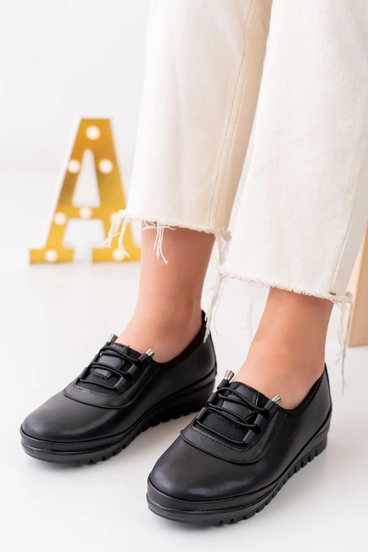 کفش تخت زنانه  راحتی  سیاه چرم روزمره با کفی طبی و ضد لغزش - 5195 کفش تخت زنانه راحتی سیاه چرم روزمره با کفی طبی و ضد لغزش - 5195