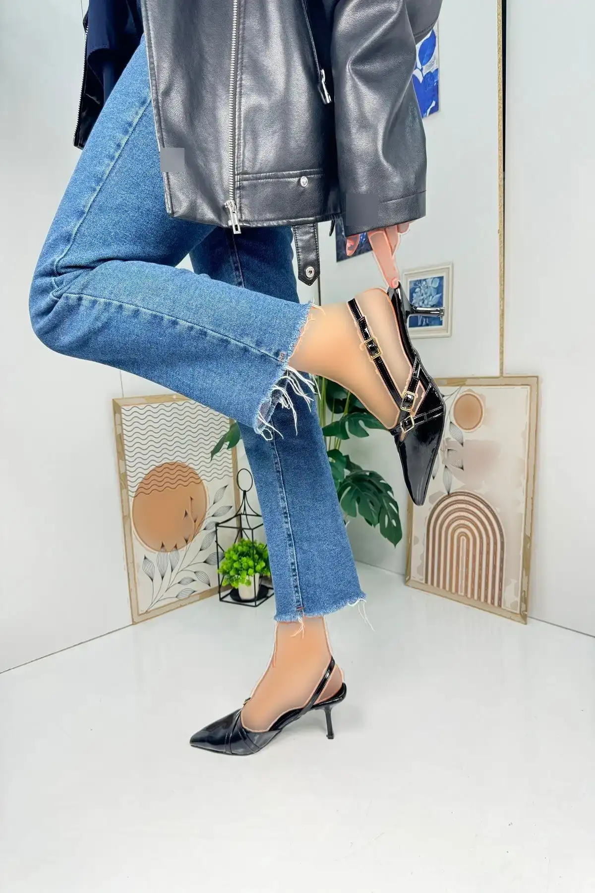 کفش پاشنه بلند زنانه  دار کلاسیک نازک  با کمر قابل تنظیم و نوک تیز مشکی روزمره 922 - 5127 کفش پاشنه بلند زنانه دار کلاسیک نازک با کمر قابل تنظیم و نوک تیز مشکی روزمره 922 - 5127