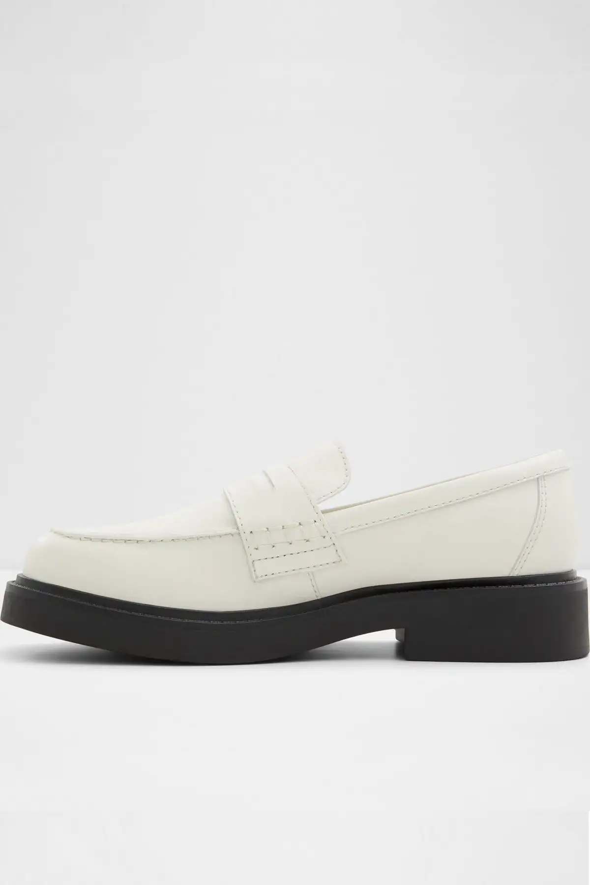 ورما - کفش لواتر زنانه از جنس چرم طبیعی سفید - 3702 ورما - کفش لواتر زنانه از جنس چرم طبیعی سفید - 3702