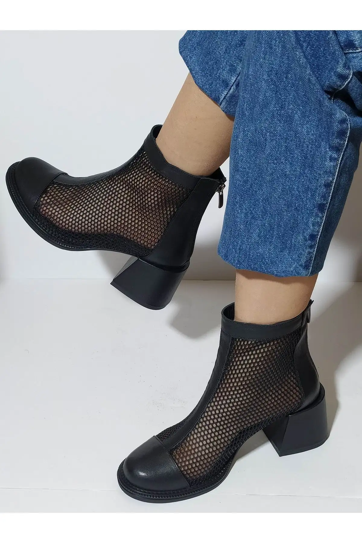 بوت و نیم بوت زنانه   مشکی با رکش شبکهای، از جنس چرم طبیعی، با پاشنه تابستانی K.268-001 - 5008 بوت و نیم بوت زنانه مشکی با رکش شبکهای، از جنس چرم طبیعی، با پاشنه تابستانی K.268-001 - 5008