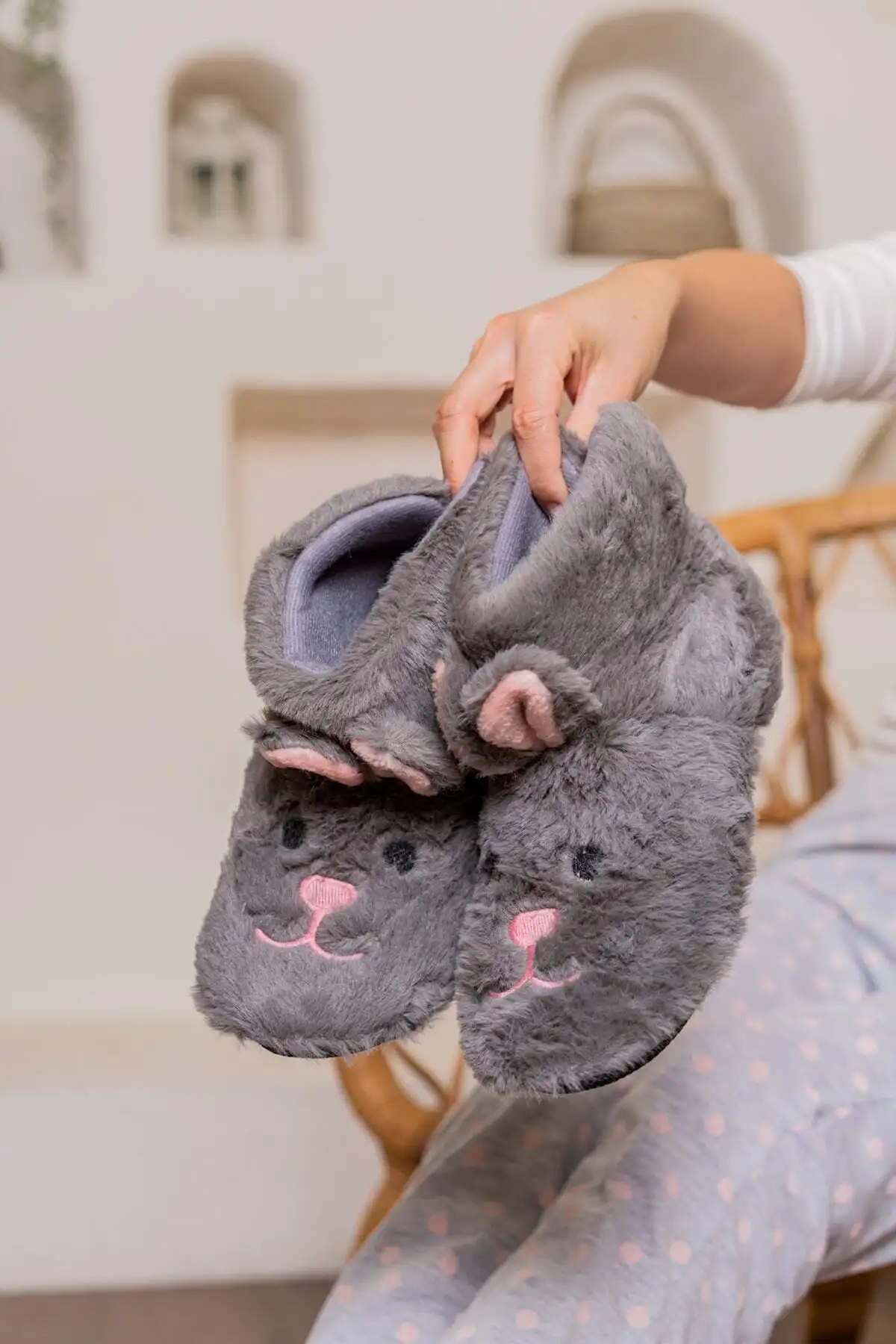 کفش دخترانه 1. بوت خانگی زنانه خاکستری
2. پاندوف بچگانه
3. بوت خانگی - 5214 کفش دخترانه 1. بوت خانگی زنانه خاکستری 2. پاندوف بچگانه 3. بوت خانگی - 5214