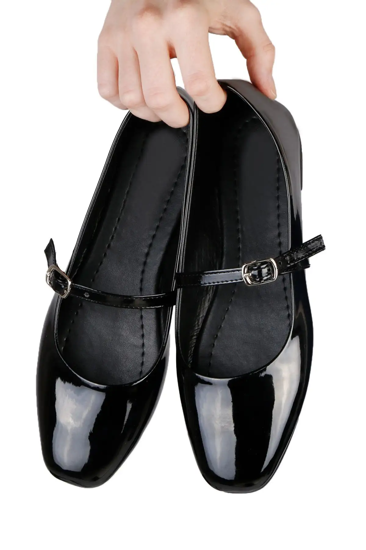 کفش اداری زنانه  بیپاشنه  مشکی با جزئیات چرم شفاف - 5090 کفش اداری زنانه بیپاشنه مشکی با جزئیات چرم شفاف - 5090