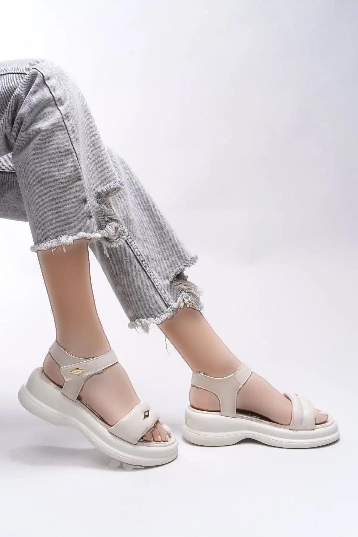 کفش صندل زنانه   بهادری ۰۰۱۲۱۰۳۰ بژ - 4678 کفش صندل زنانه بهادری ۰۰۱۲۱۰۳۰ بژ - 4678