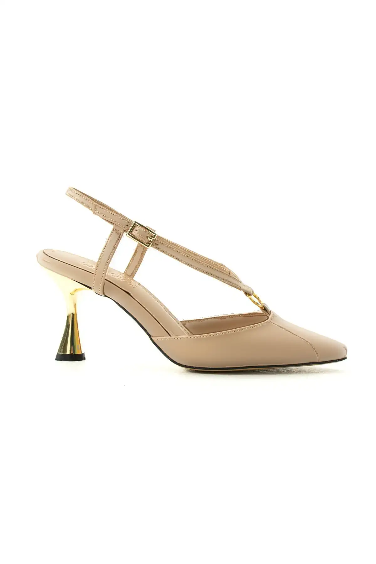 کفش پاشنه بلند زنانه  پاشنه   ماتی بژ لوکس با جزئیات طلایی، شیک و زیبا برای ترکیبهای روزمره و مراسم ویژه. - 4429 کفش پاشنه بلند زنانه پاشنه ماتی بژ لوکس با جزئیات طلایی، شیک و زیبا برای ترکیبهای روزمره و مراسم ویژه. - 4429