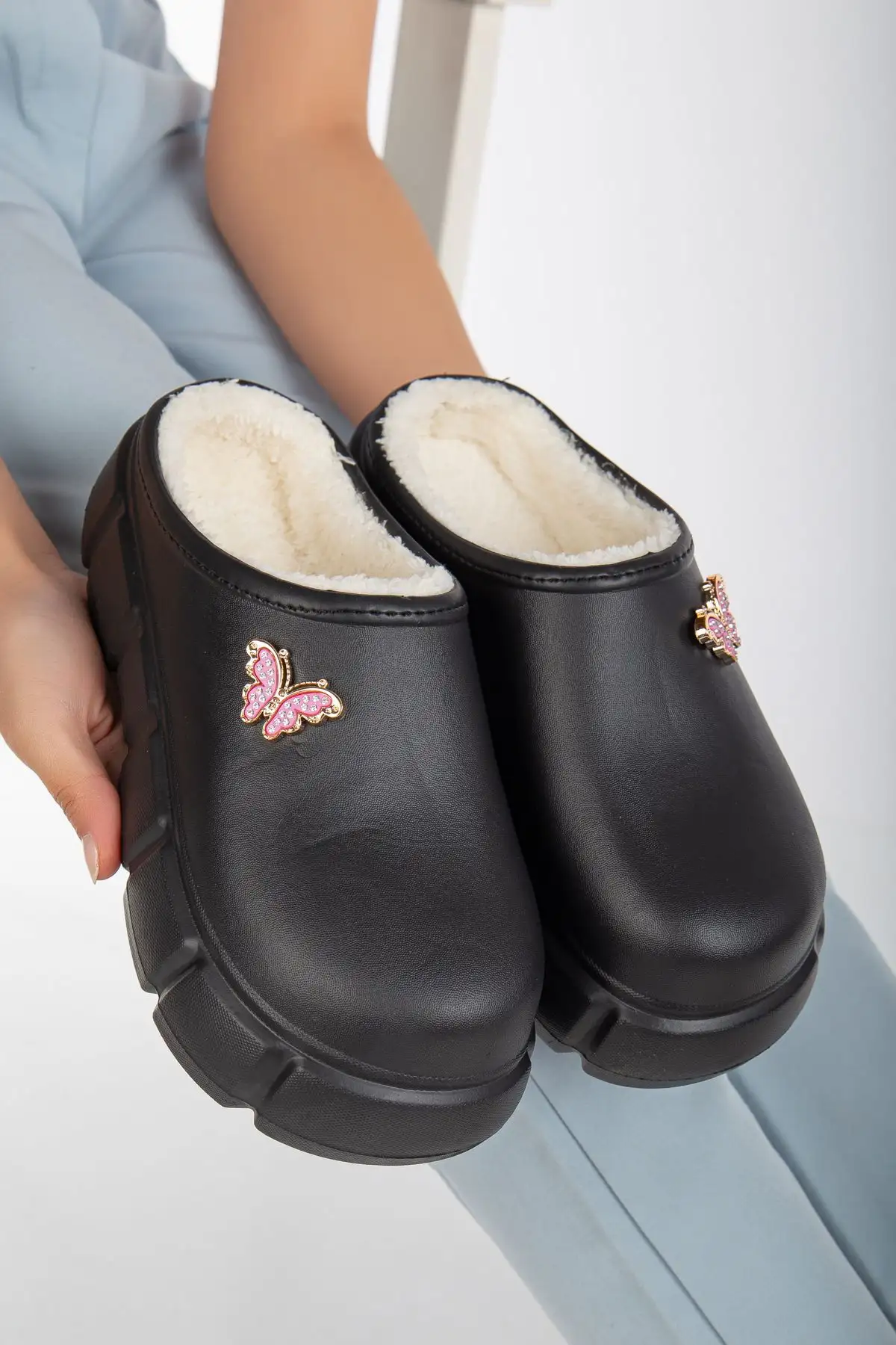 کفش اداری زنانه صبردار  هرا با داخل پرزدار و سنگدار، راحت، با روی بسته، مناسب برای فصل زمستان و استفاده در خانه و دفتر. - 5085 کفش اداری زنانه صبردار هرا با داخل پرزدار و سنگدار، راحت، با روی بسته، مناسب برای فصل زمستان و استفاده در خانه و دفتر. - 5085