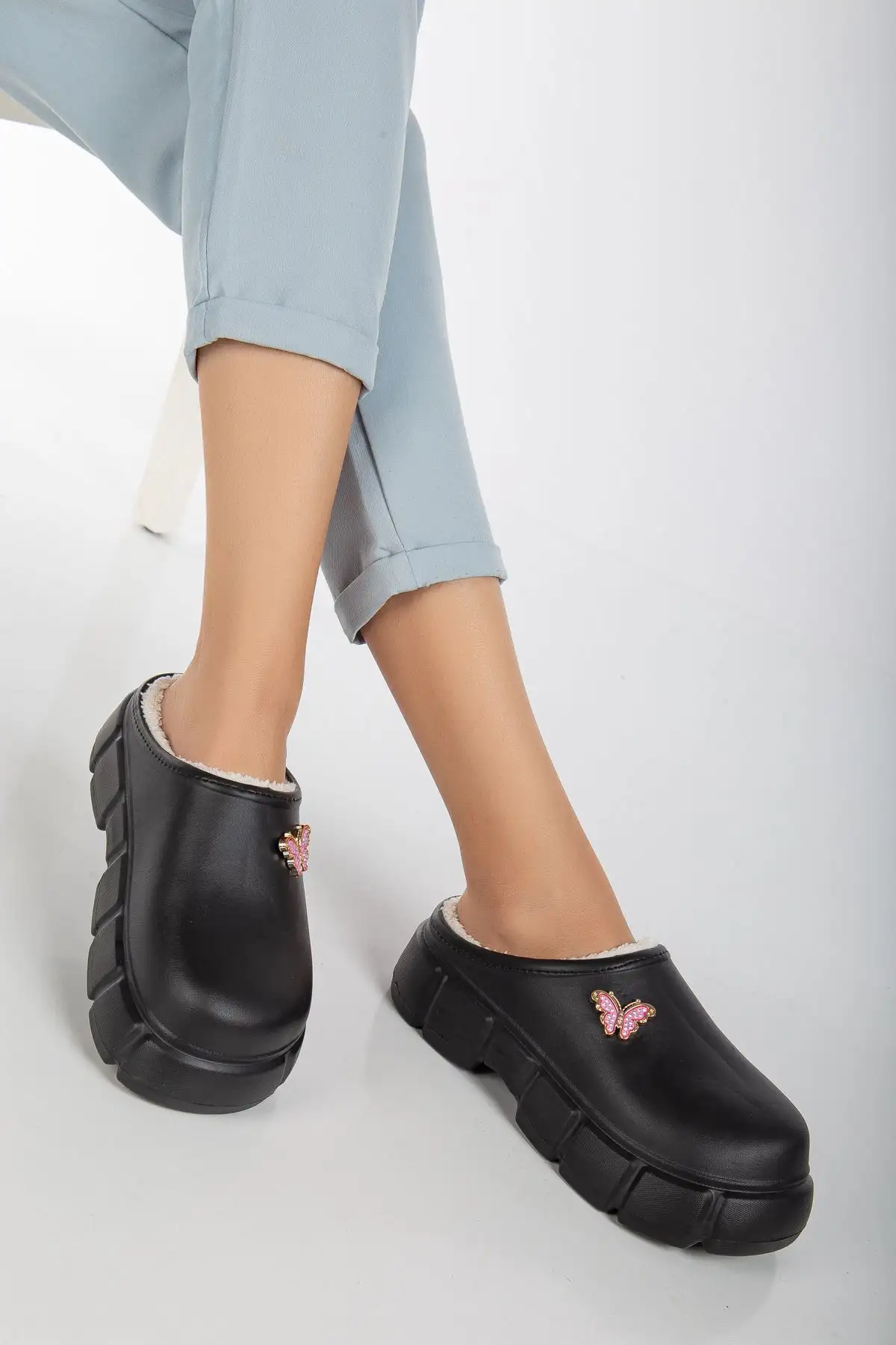 کفش اداری زنانه صبردار  هرا با داخل پرزدار و سنگدار، راحت، با روی بسته، مناسب برای فصل زمستان و استفاده در خانه و دفتر. - 5085 کفش اداری زنانه صبردار هرا با داخل پرزدار و سنگدار، راحت، با روی بسته، مناسب برای فصل زمستان و استفاده در خانه و دفتر. - 5085