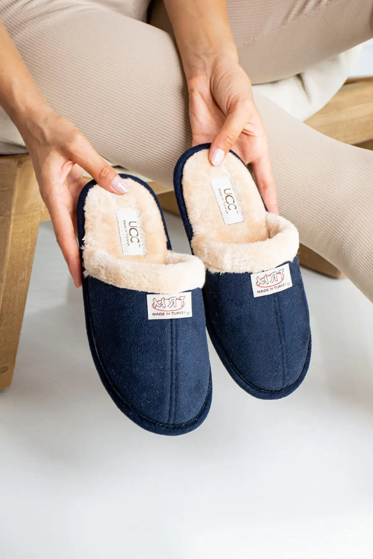 کفش راحتی خانه پاپوش نرم خانگی مردانه و زنانه با زیره بی صدا و داخلی پشمی قابل شستشو - 4609 کفش راحتی خانه پاپوش نرم خانگی مردانه و زنانه با زیره بی صدا و داخلی پشمی قابل شستشو - 4609