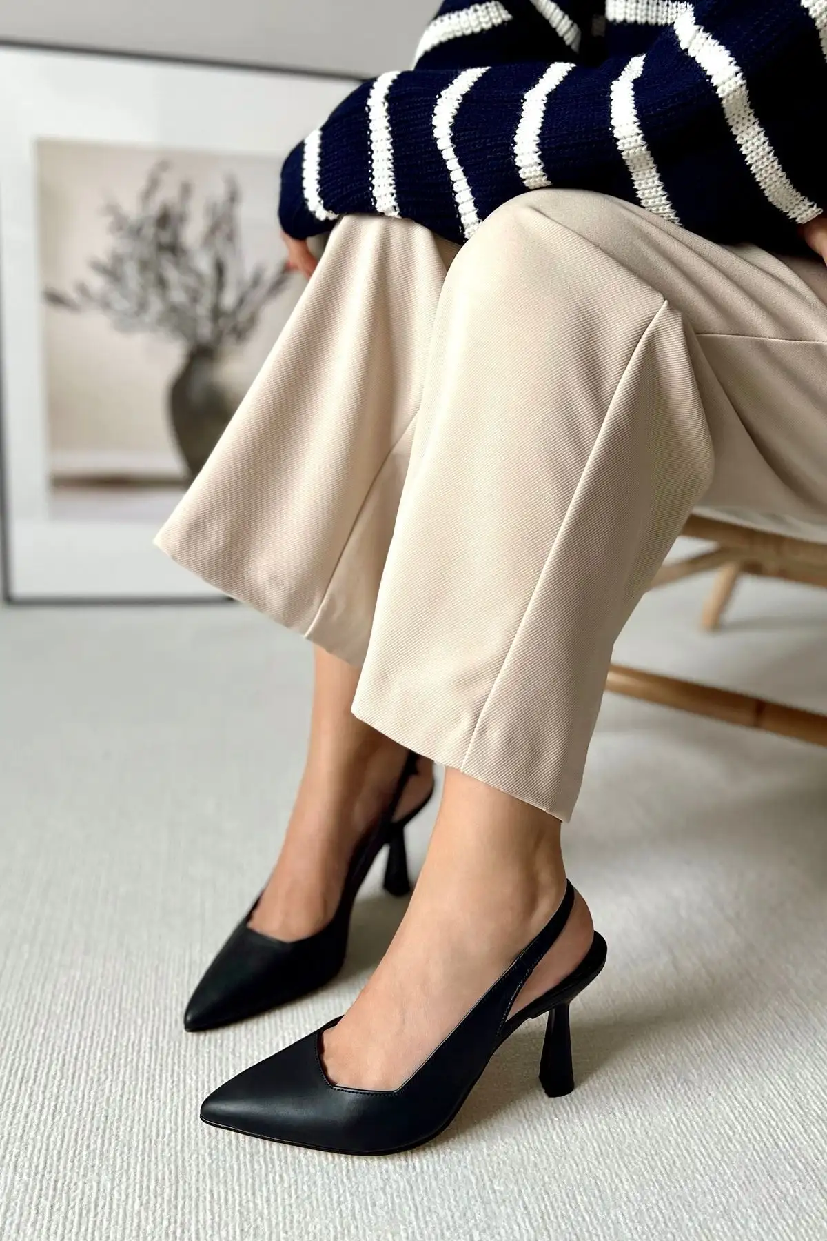 کفش اداری زنانه پاشنه‌بلند مدل استایلتو با زیره مشکی و نوک تیز، پشت باز و مناسب مجالس - 5079