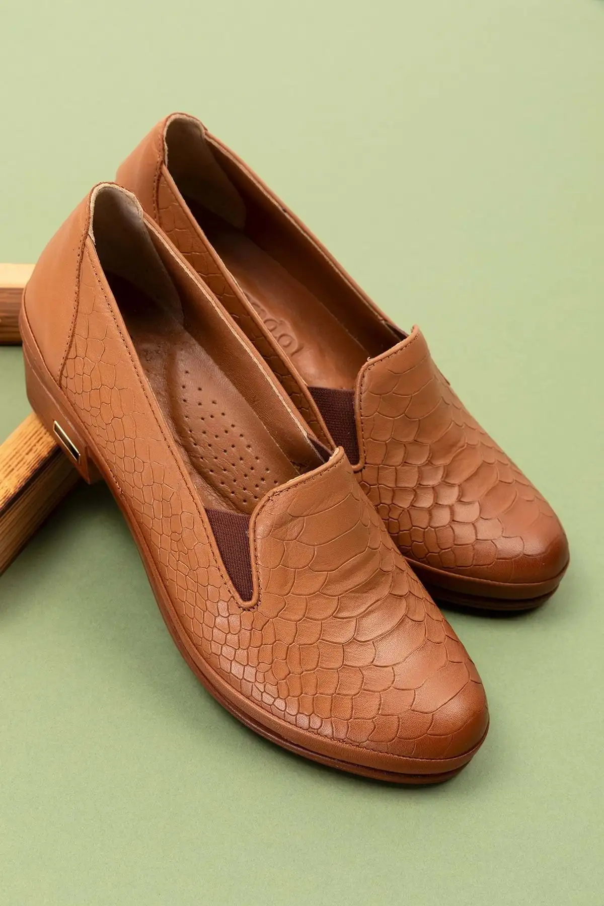 کفش پاشنه‌ بلند زنانه پاشنه کوتاه طبیعیکده چرم با جزئیات لاستیکی msa.65 - قهوه‌ای - سایز 41 - 4325