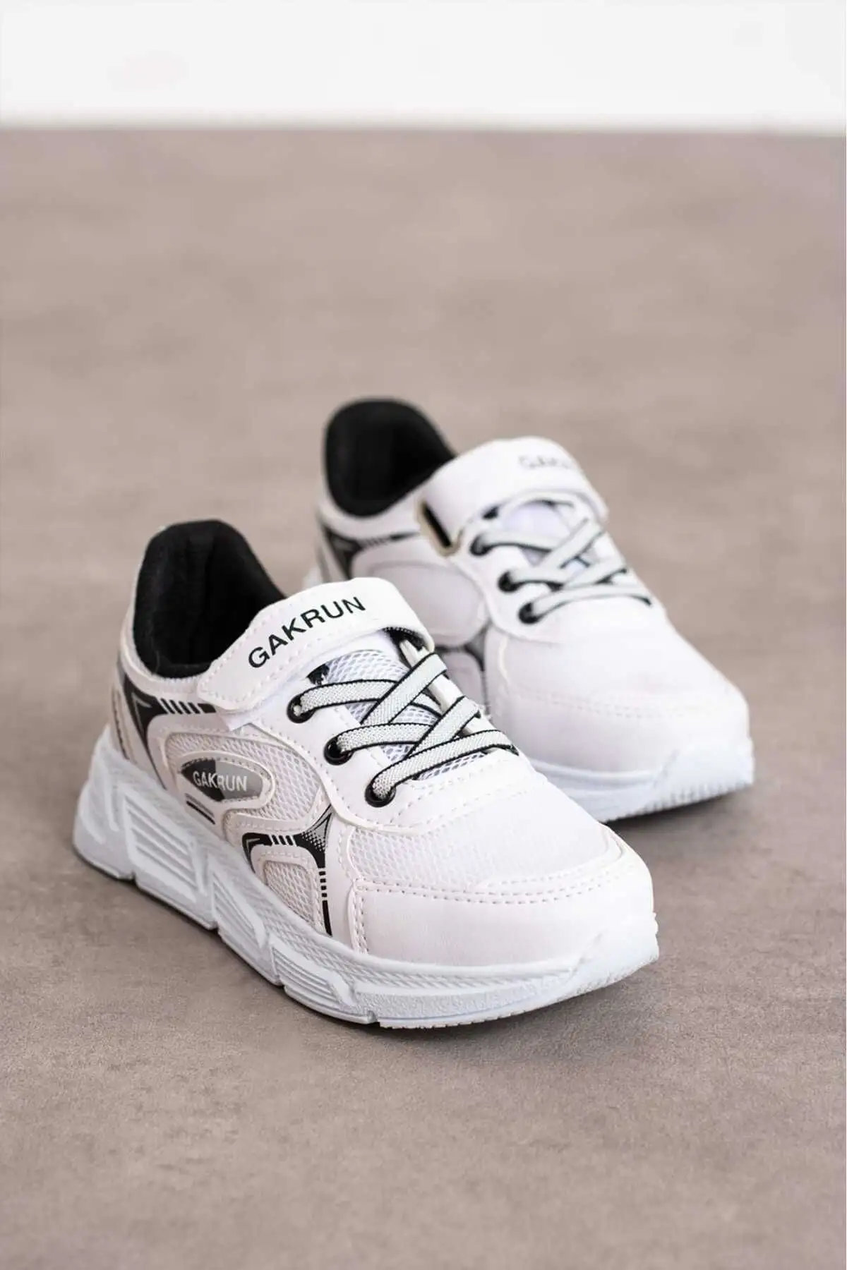 کفش پسرانه کفش ورزشی راحت و سبک بنددار و چسبی برای کودکان (یونی‌سکس) مدل GAK-2025 - 3748