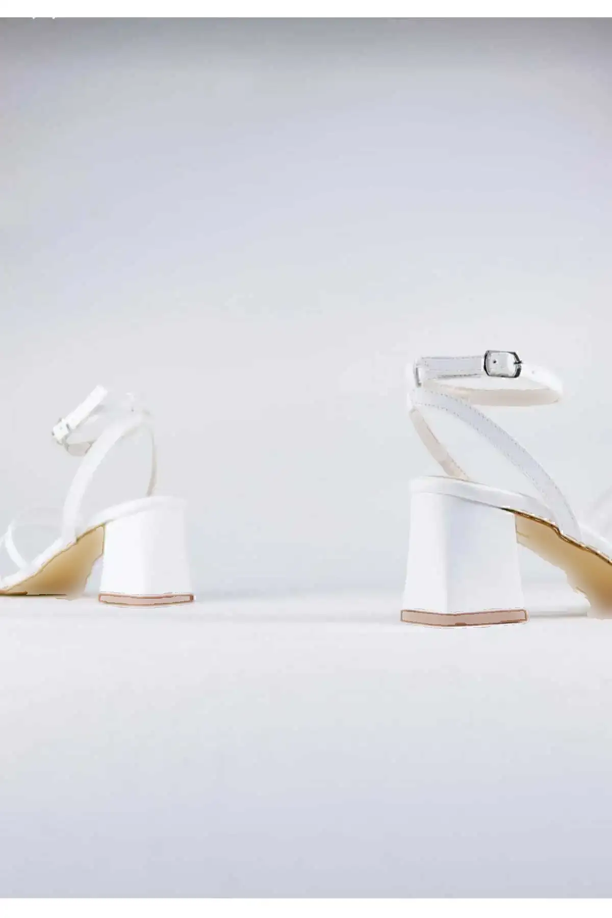 کفش صندل زنانه   بنددار پاشنهدار - 4091 کفش صندل زنانه بنددار پاشنهدار - 4091