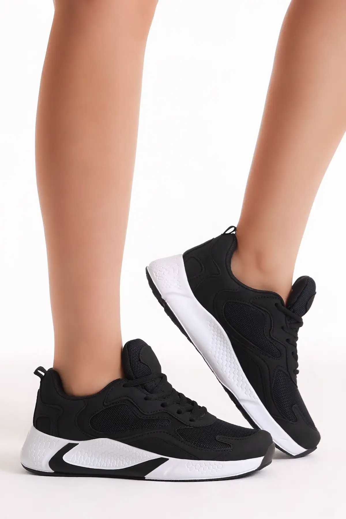 کفش پسرانه  ورزشی زنانه و مردانه مشکی و سفید مدل V2901 - 4489 کفش پسرانه ورزشی زنانه و مردانه مشکی و سفید مدل V2901 - 4489