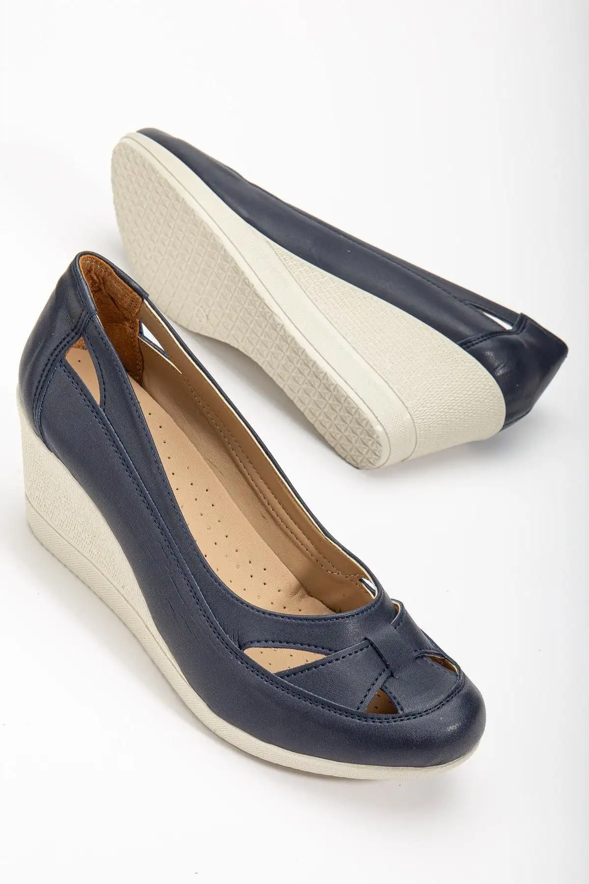 کفش پاشنه بلند زنانه  پاشنه   اورتوپدیک با کفی پر از زیره، رنگ سرمهای - 4311 کفش پاشنه بلند زنانه پاشنه اورتوپدیک با کفی پر از زیره، رنگ سرمهای - 4311