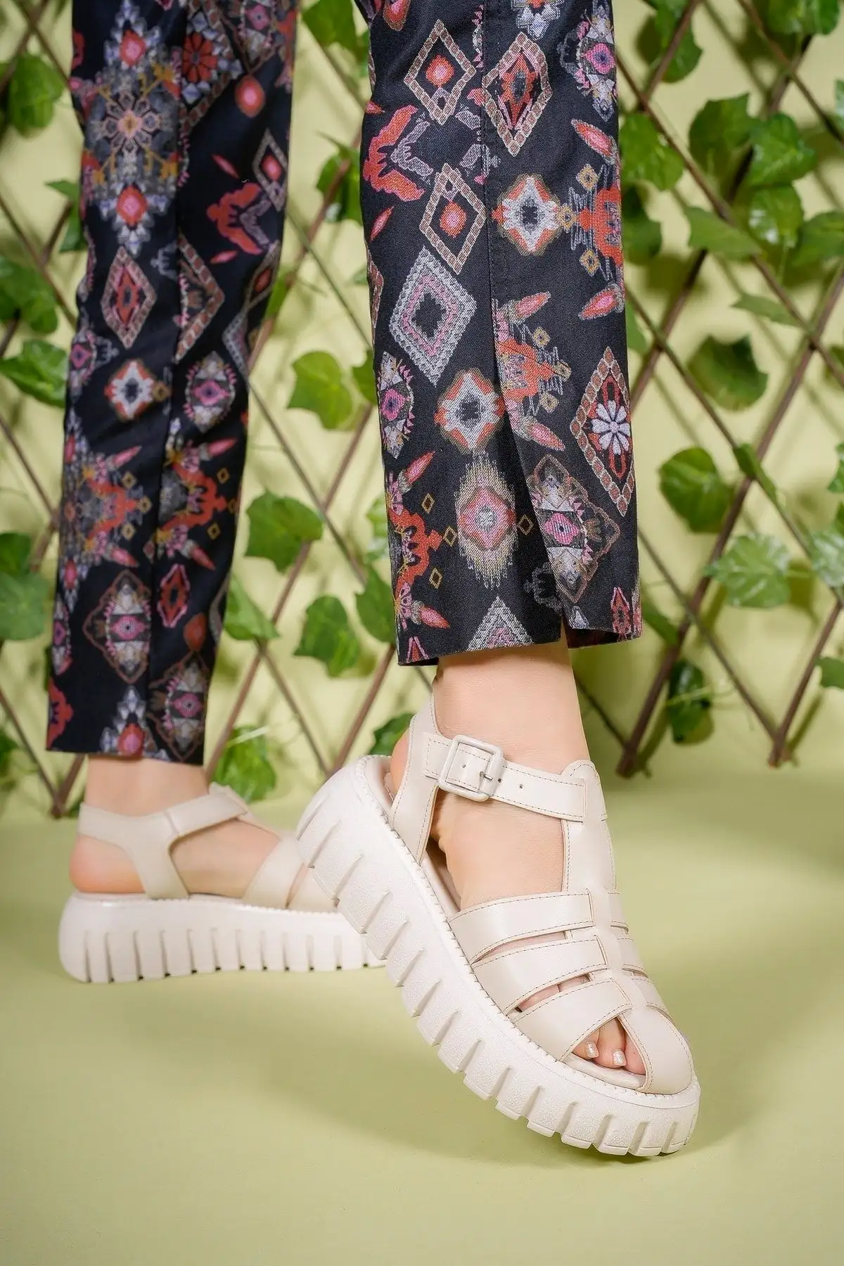 کفش صندل زنانه سندل  0012600 بژ - 4700 کفش صندل زنانه سندل 0012600 بژ - 4700