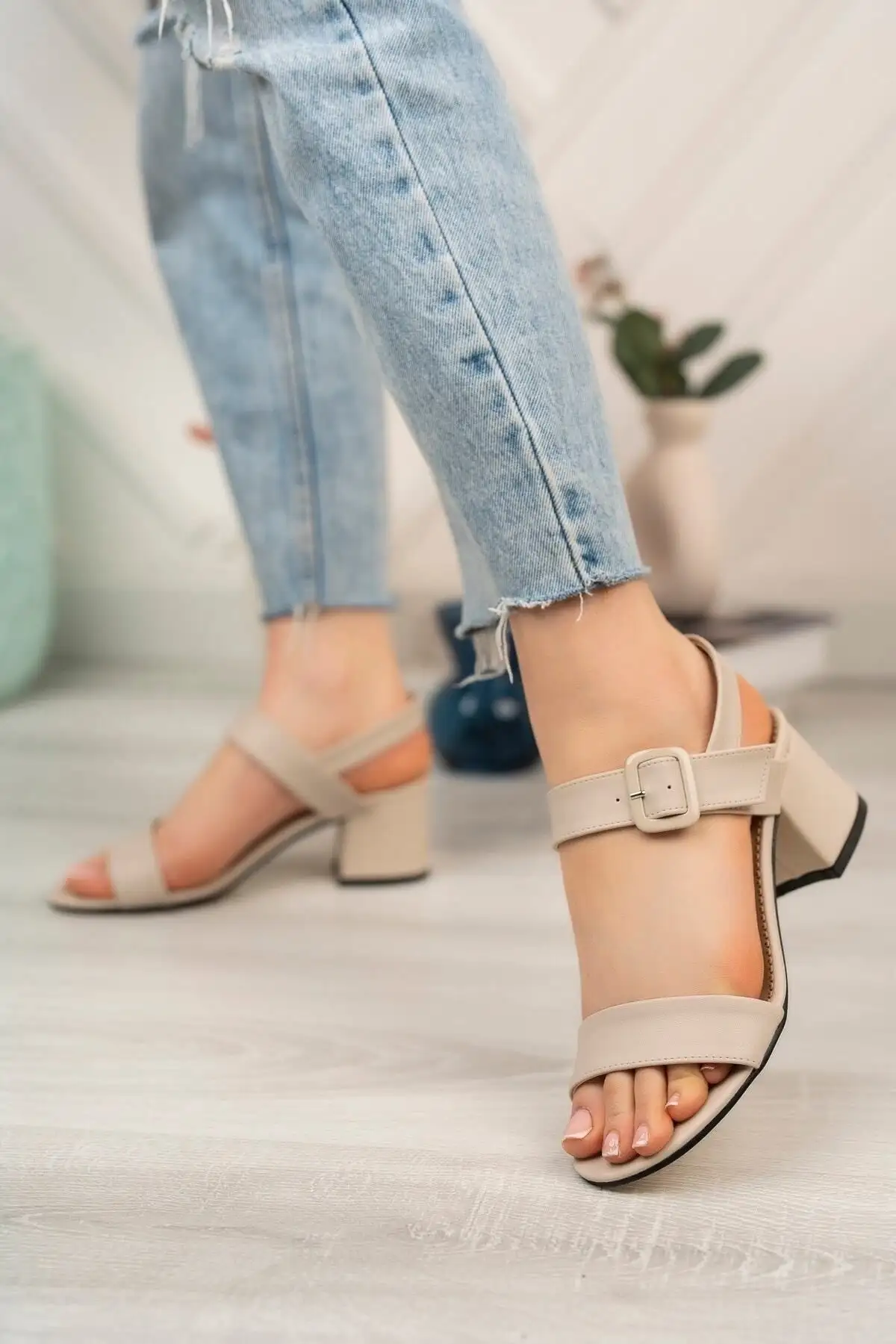 صندل زنانه پاشنه بلند روزمره - 5422