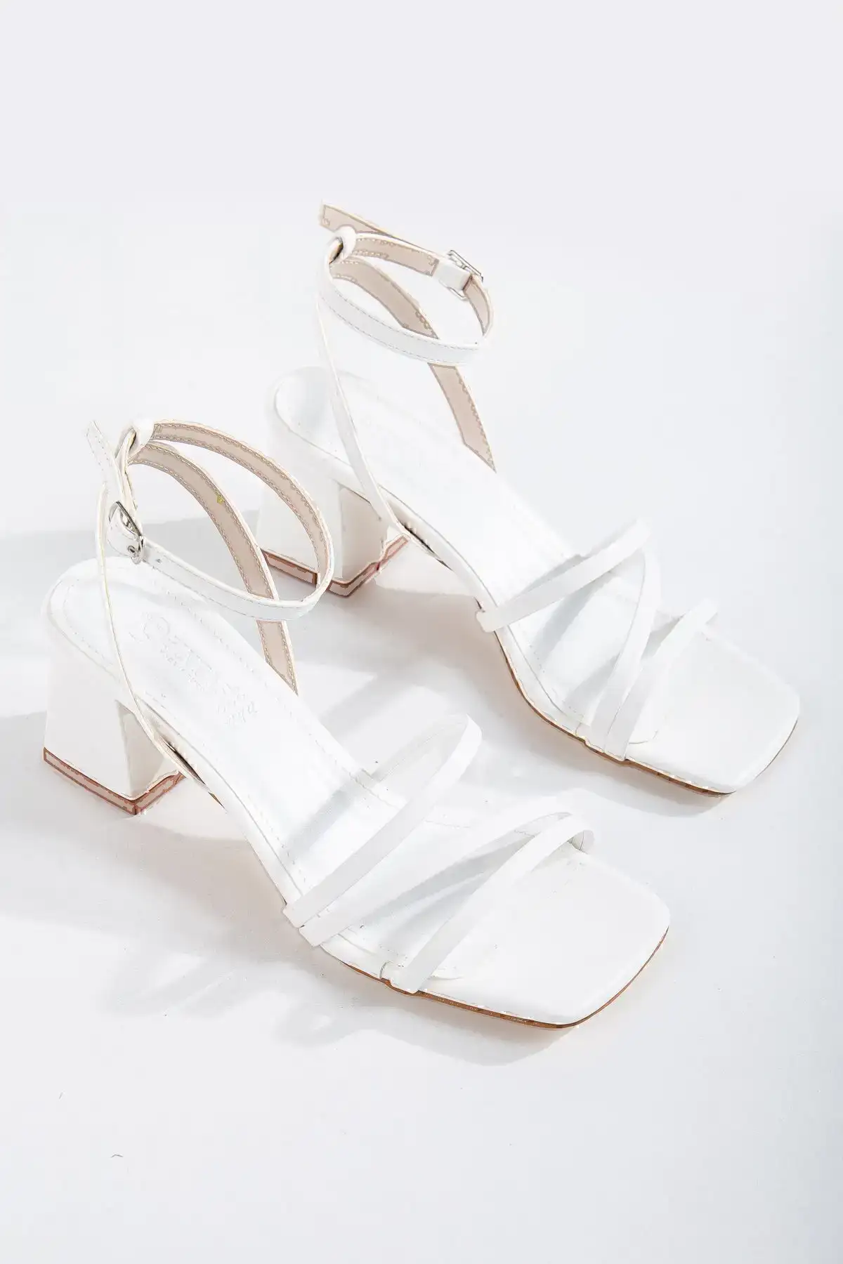 کفش صندل زنانه   بنددار پاشنهدار - 4091 کفش صندل زنانه بنددار پاشنهدار - 4091