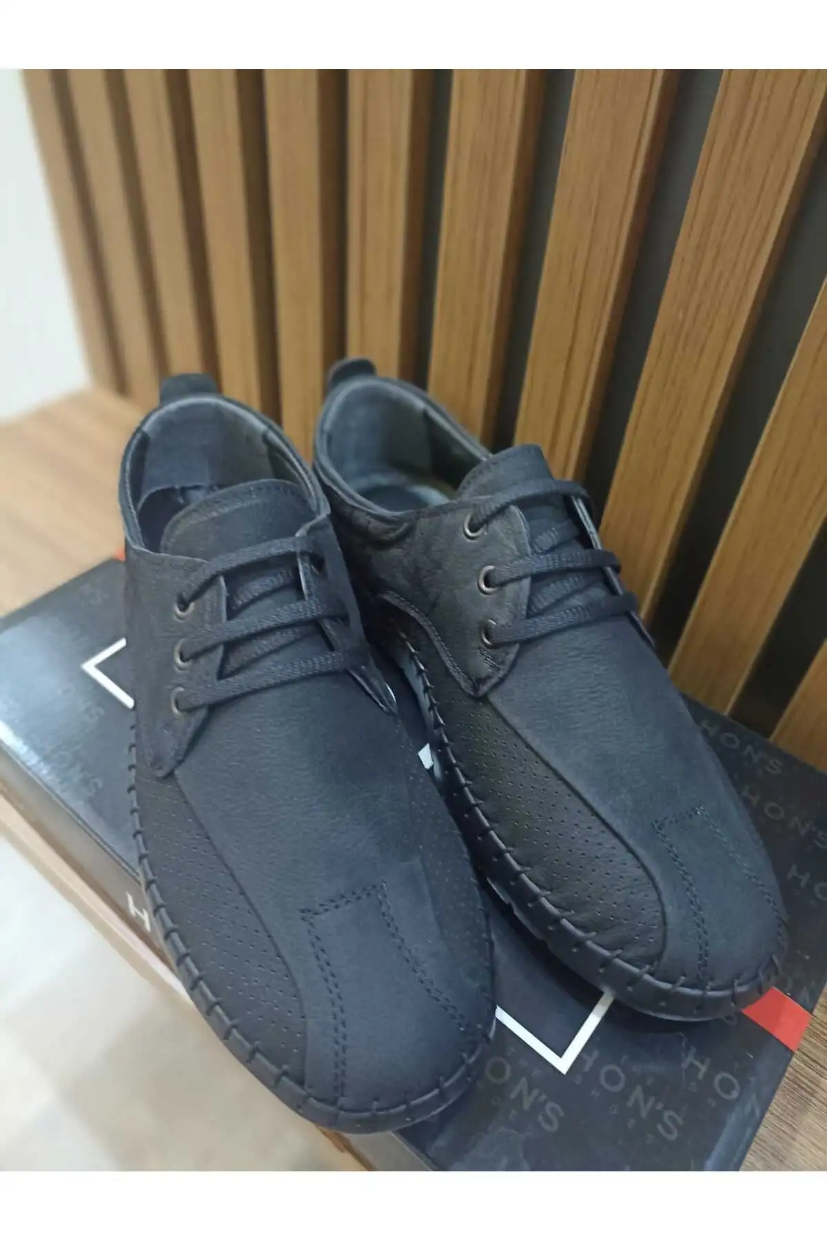 کفش رسمی مردانه   چرم نوبوک طبیعی با بند و زیره لاستیکی دوزی شده سیاه - 4626 کفش رسمی مردانه چرم نوبوک طبیعی با بند و زیره لاستیکی دوزی شده سیاه - 4626